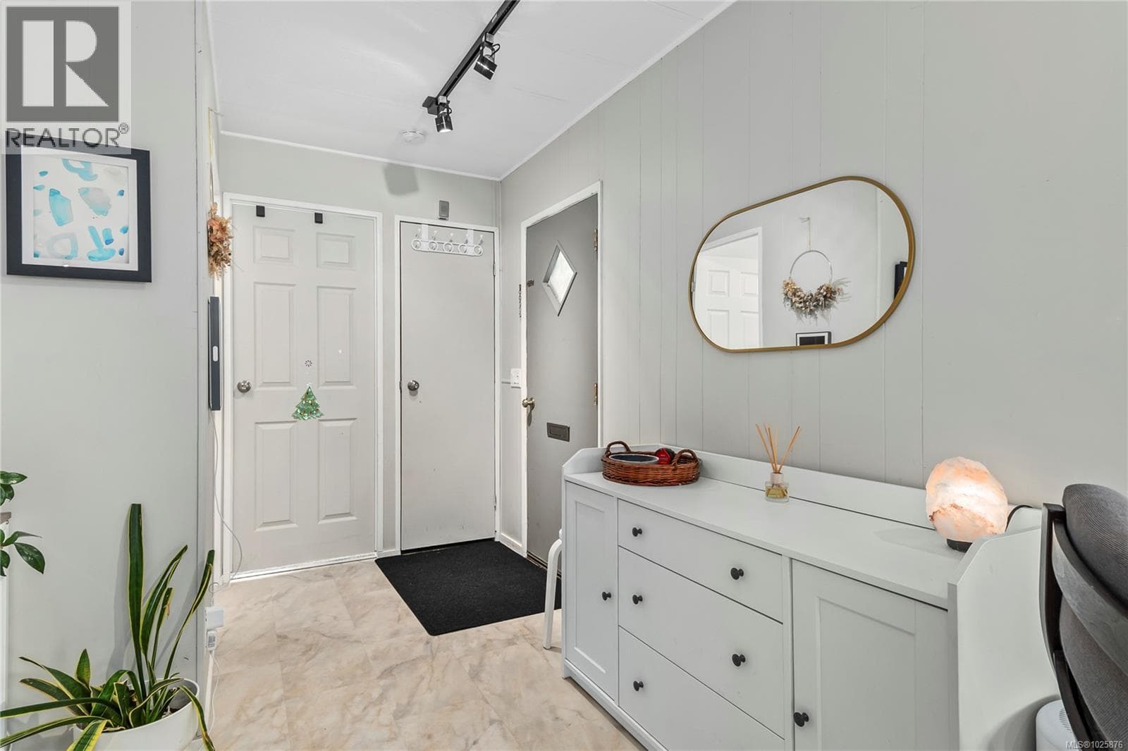 21 1160 Shellbourne Blvd photo 4