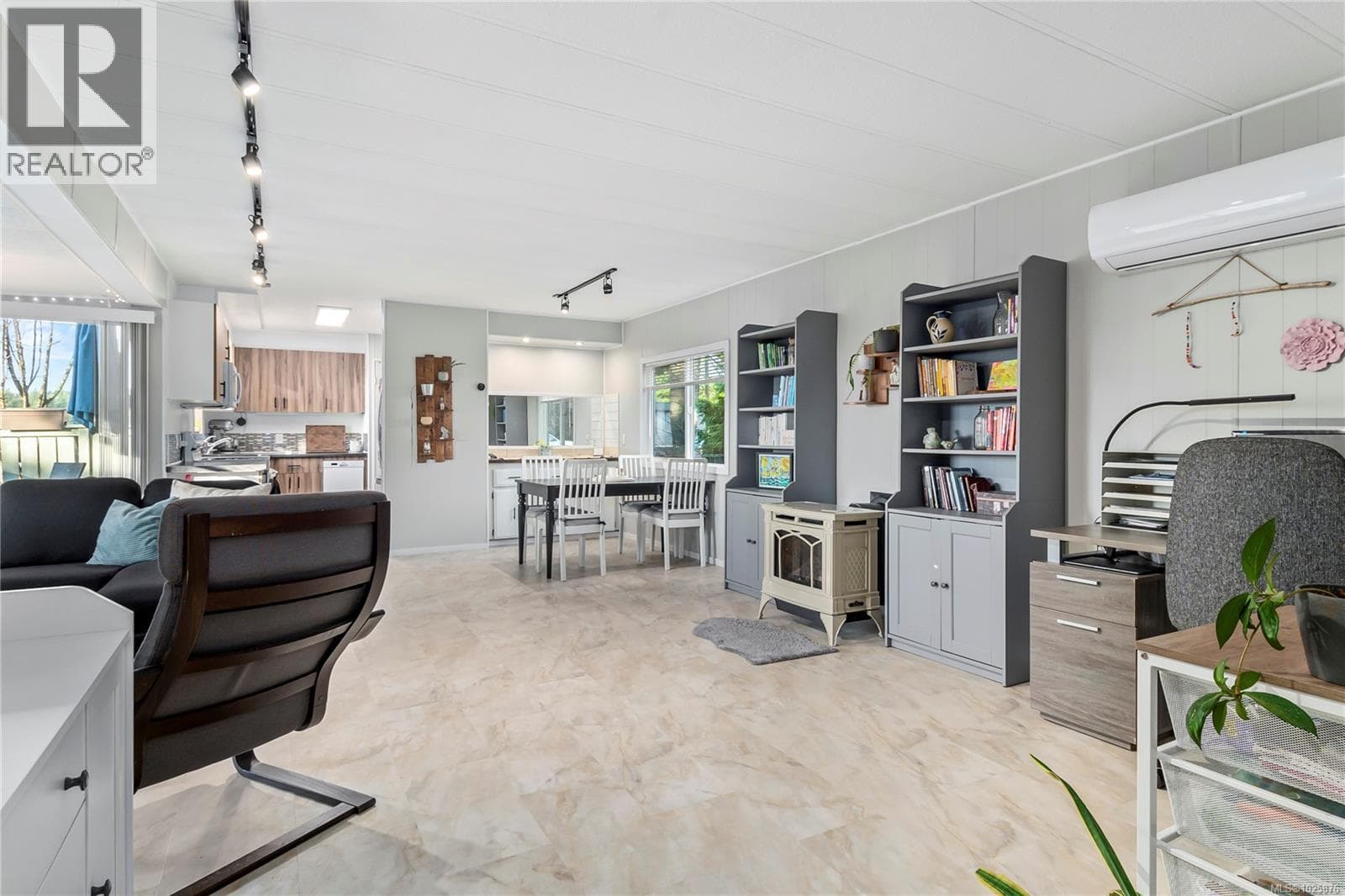 21 1160 Shellbourne Blvd photo 5