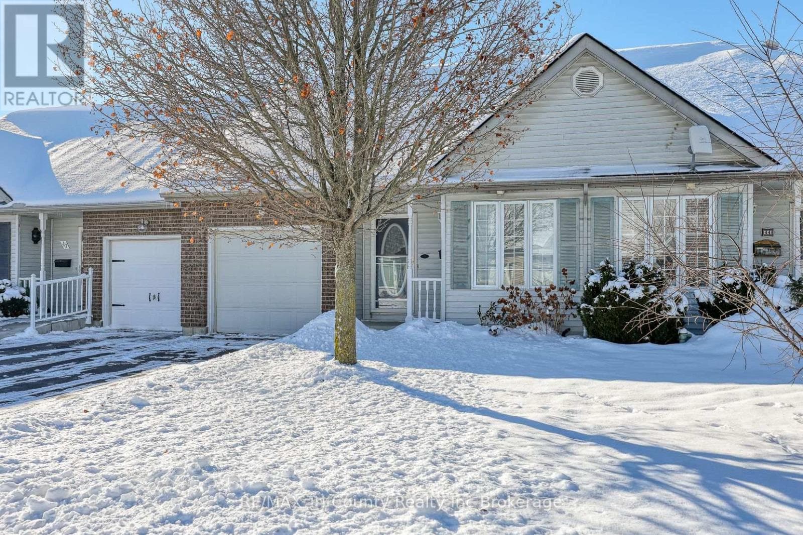 2 bed 3 bath single family at 42 JACKSON COURT — $425,000