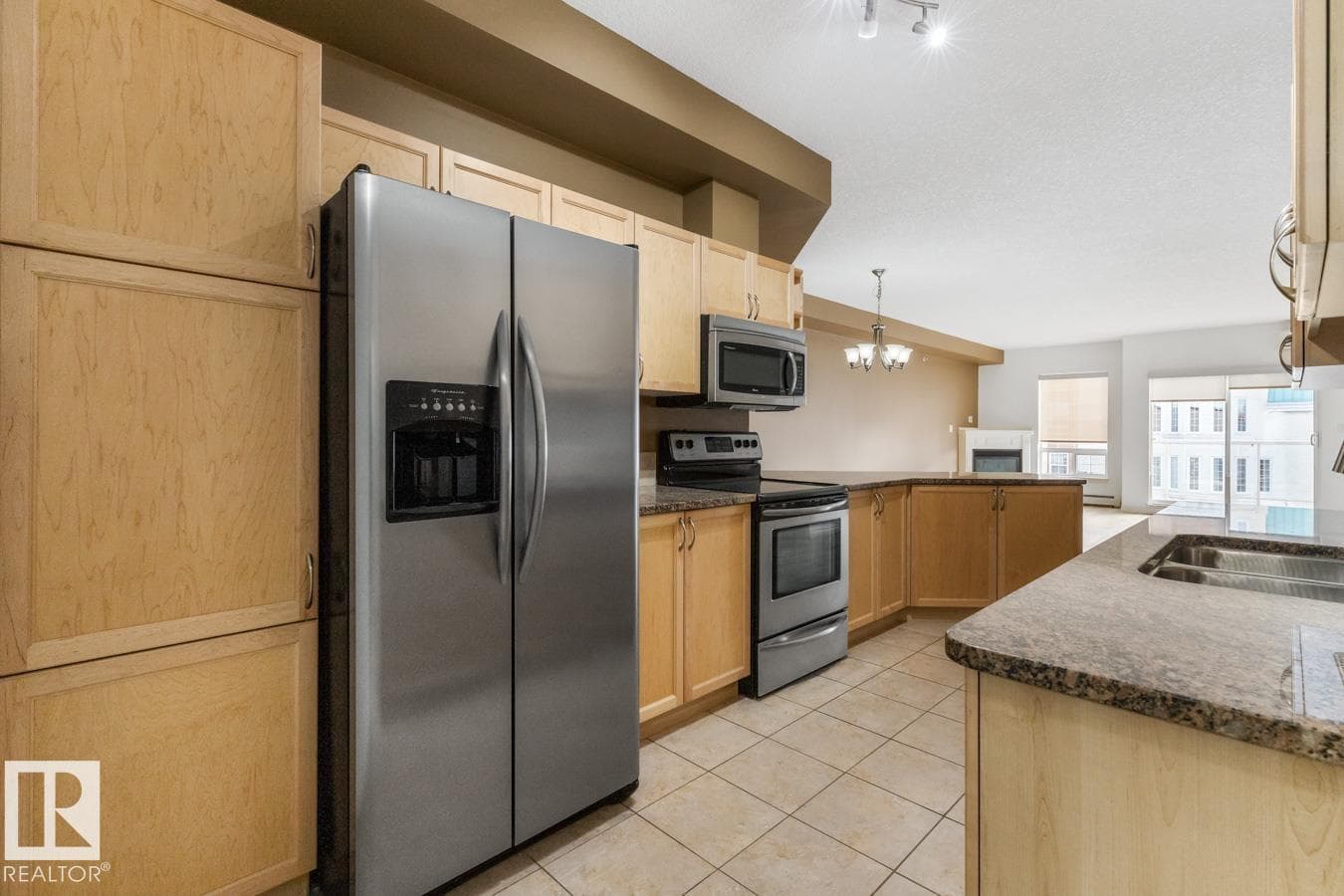 #407 5 PERRON ST — photo 5