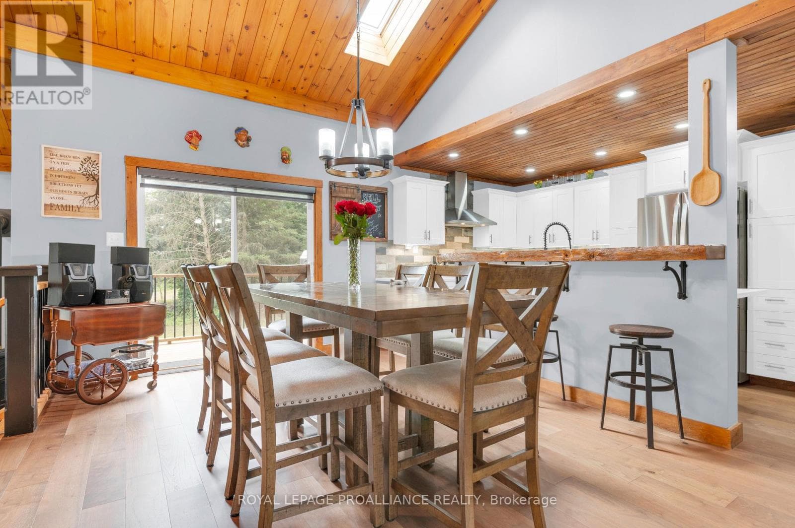 138 HOLLISTER ROAD photo 3