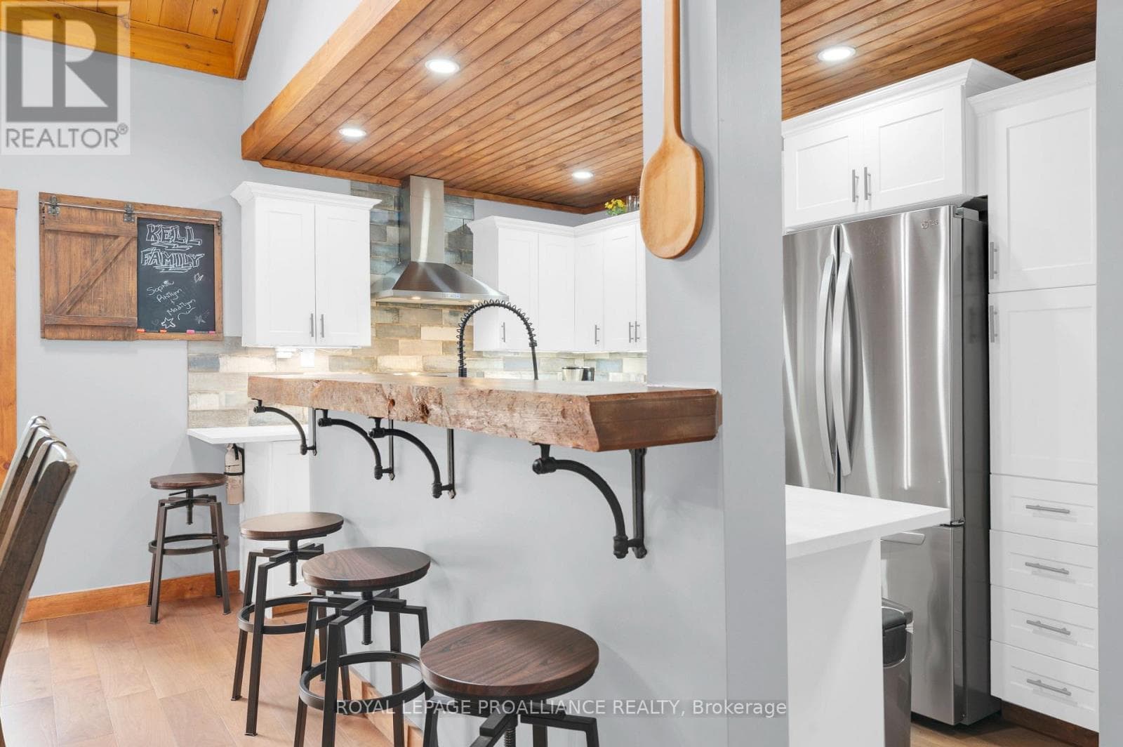 138 HOLLISTER ROAD photo 4
