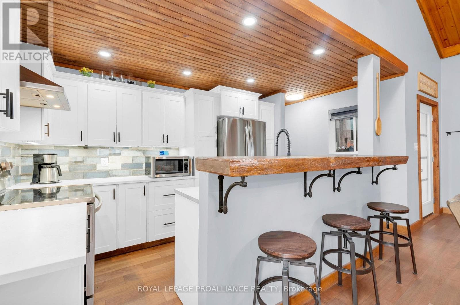 138 HOLLISTER ROAD photo 5