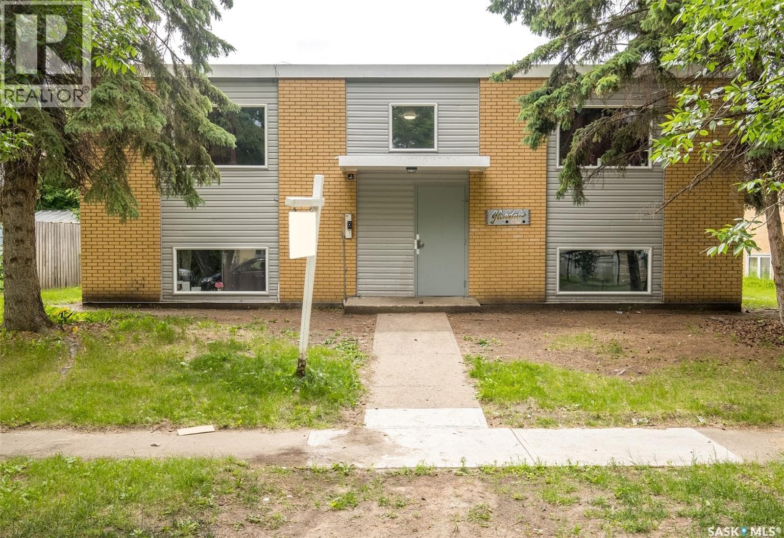 419 9th STREET E