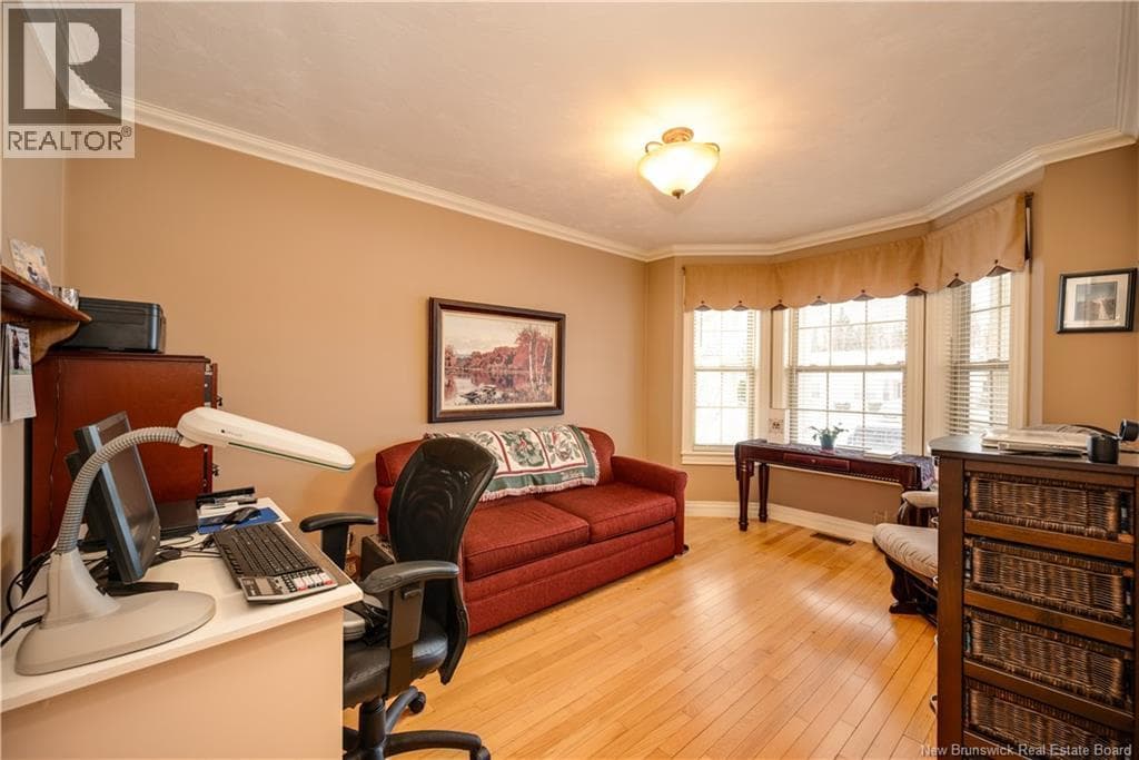 78 Colby Crescent photo 3