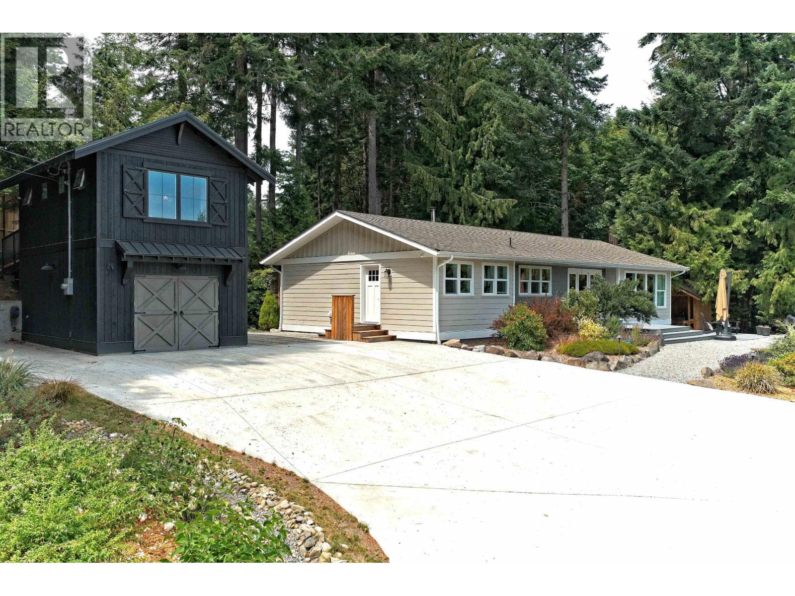 118 DOUGLAS ROAD photo 3