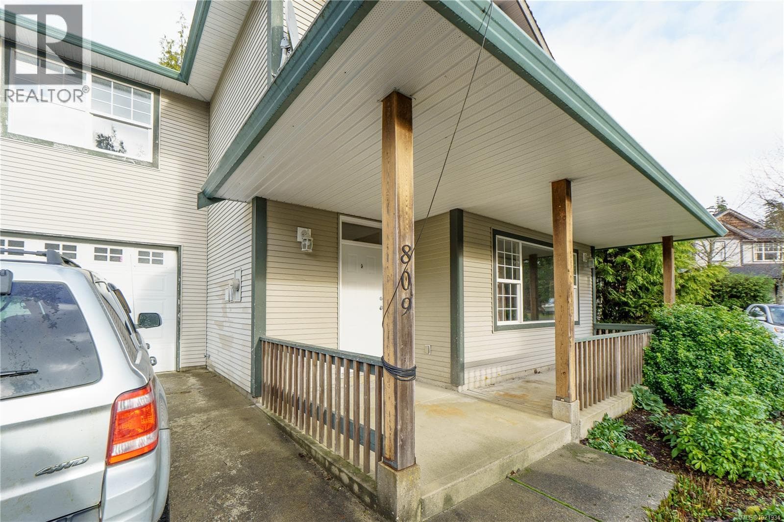 809 Ocean Park Dr photo 2