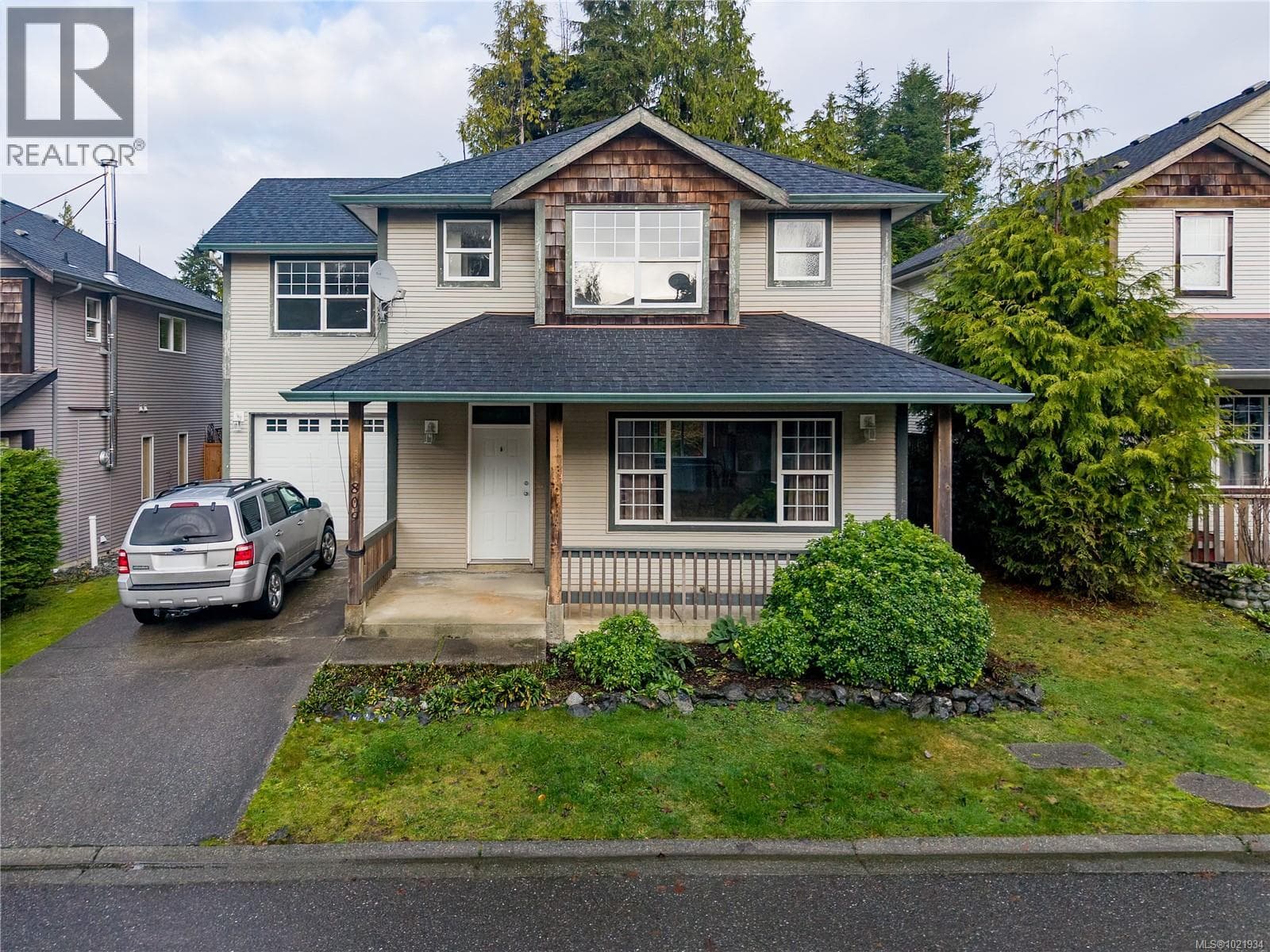 4 bed 3 bath single family at 809 Ocean Park Dr — $949,900