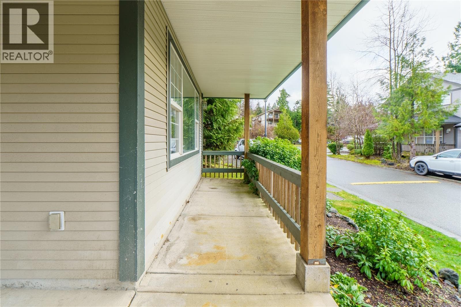 809 Ocean Park Dr photo 3