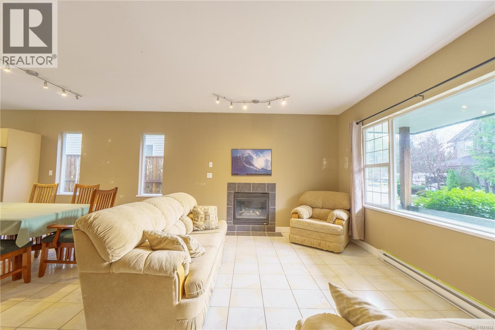 809 Ocean Park Dr photo 4