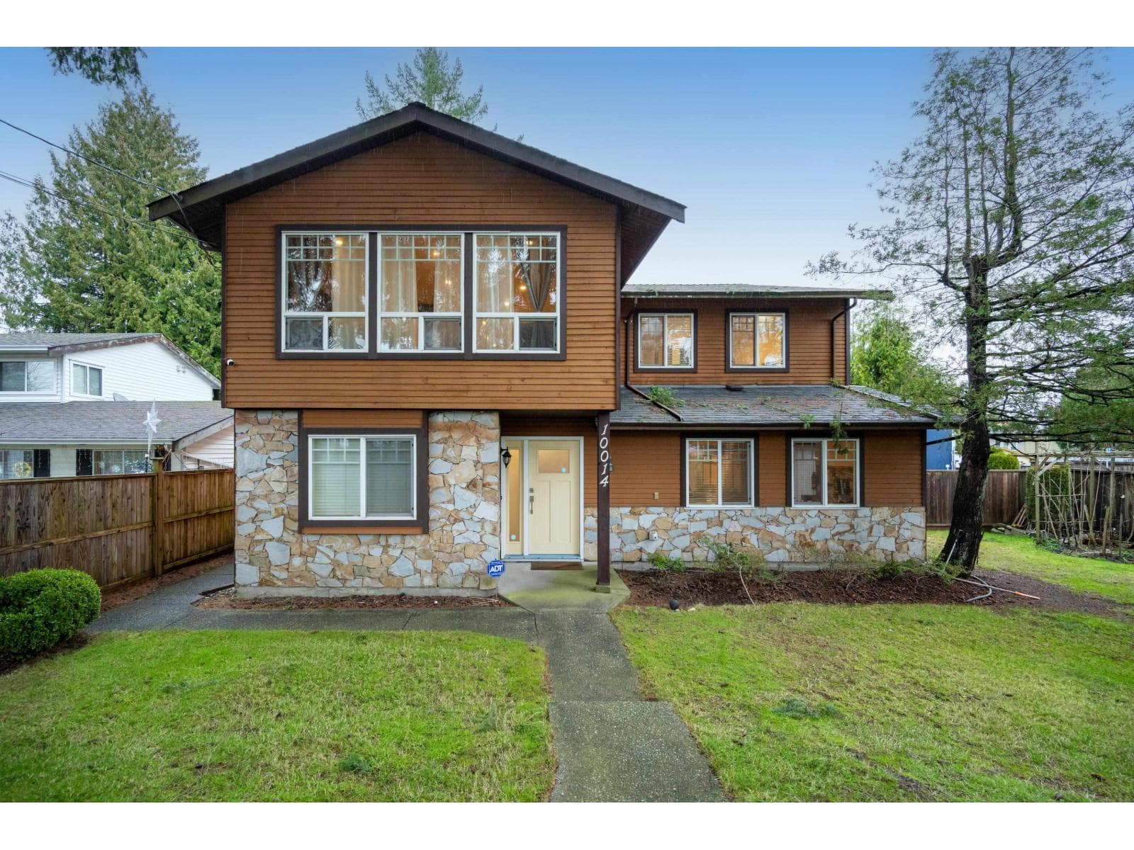 4 bed 3 bath single family at 10014 156 STREET — $1,335,000