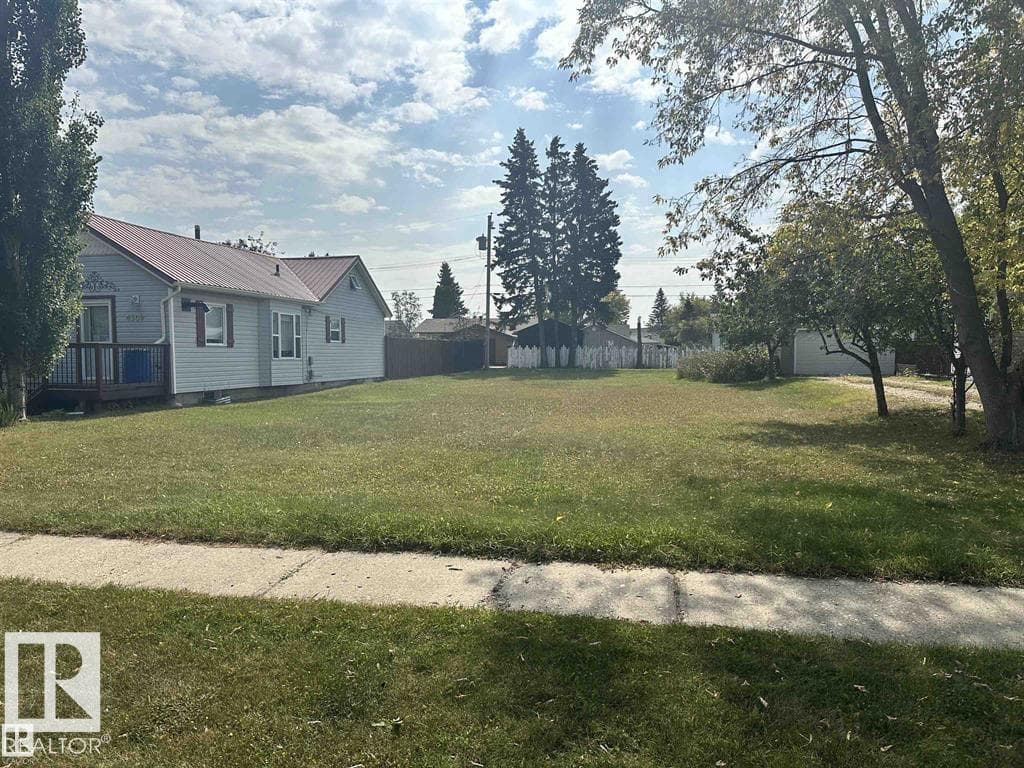 4511 54 AV — photo 3
