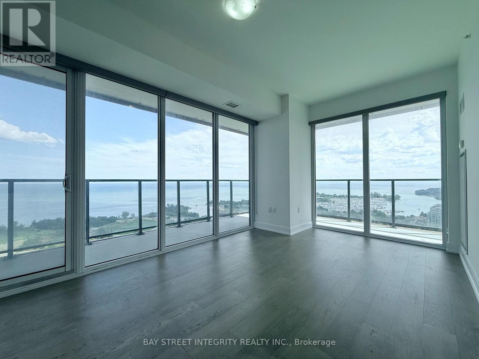 2418 - 30 SHORE BREEZE DRIVE photo 3