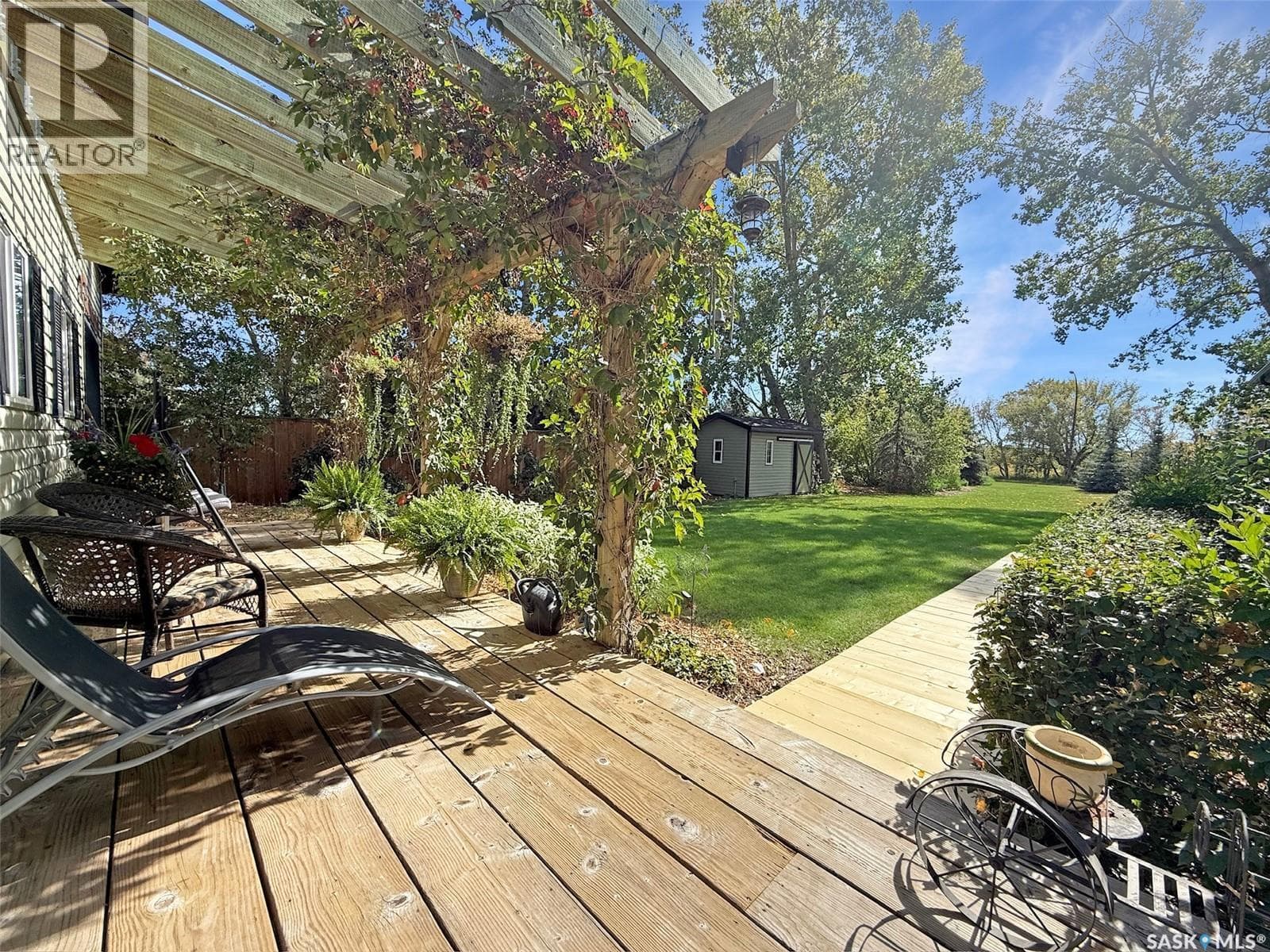 225 11th AVENUE SE — photo 4