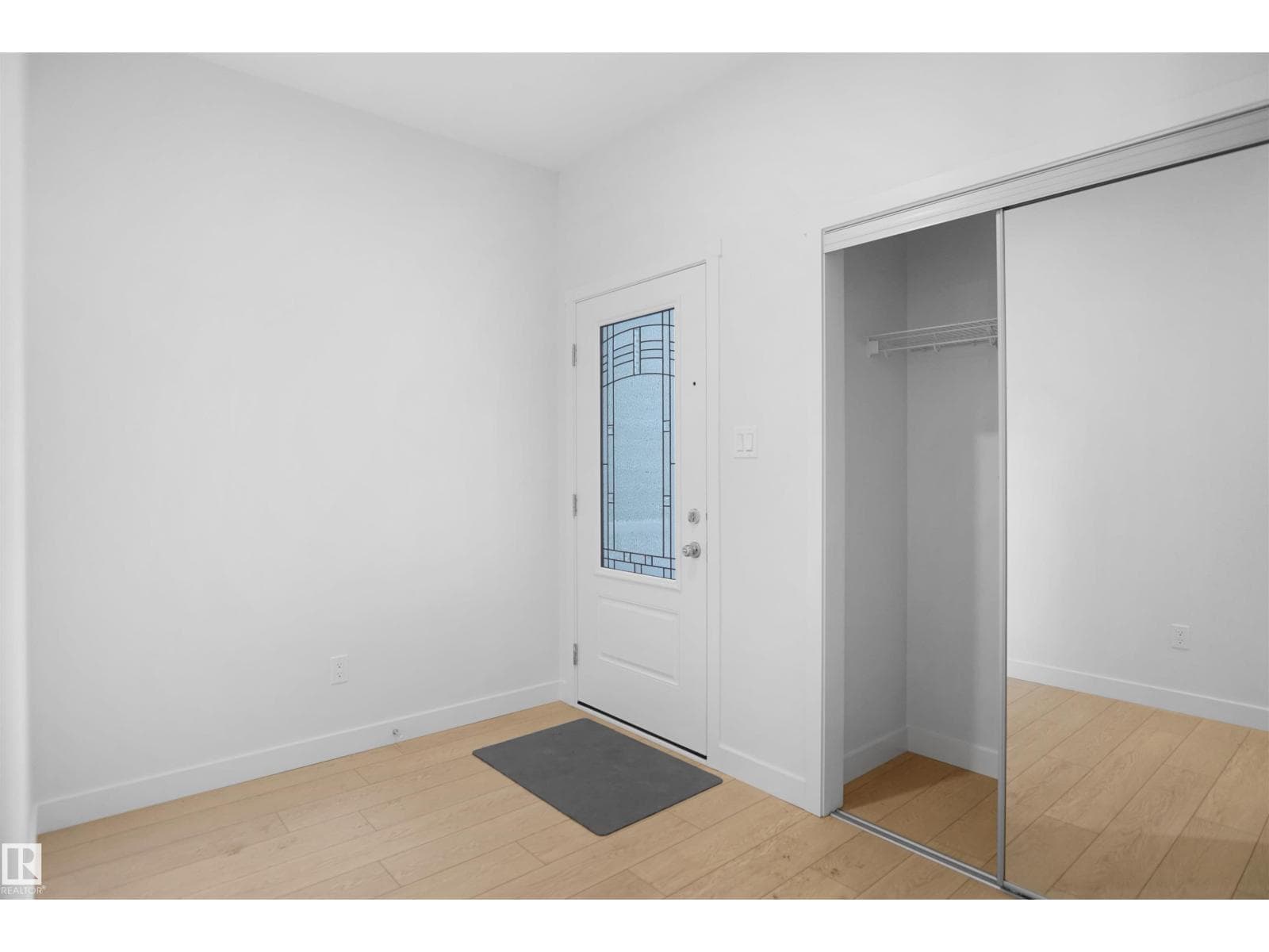 1332 11 AV NW photo 3