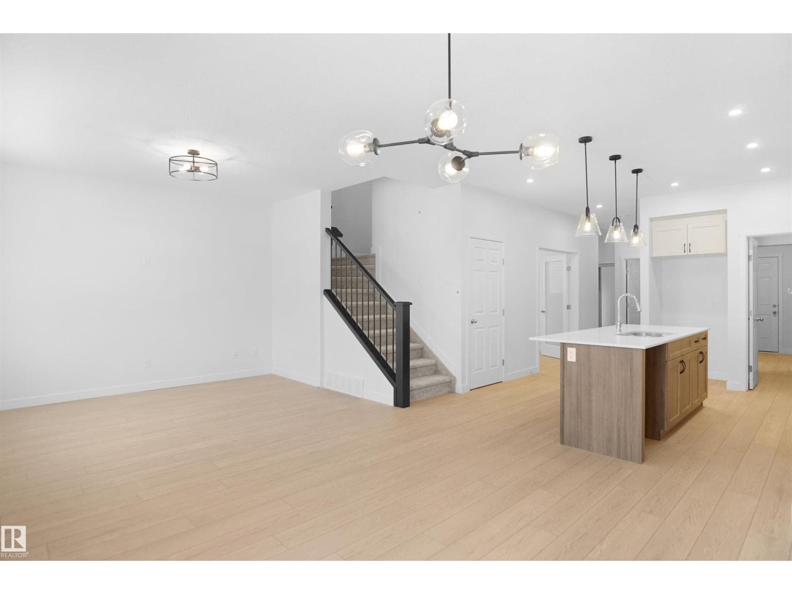 1332 11 AV NW photo 4