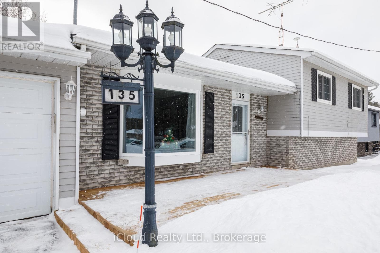 135 KING STREET photo 2