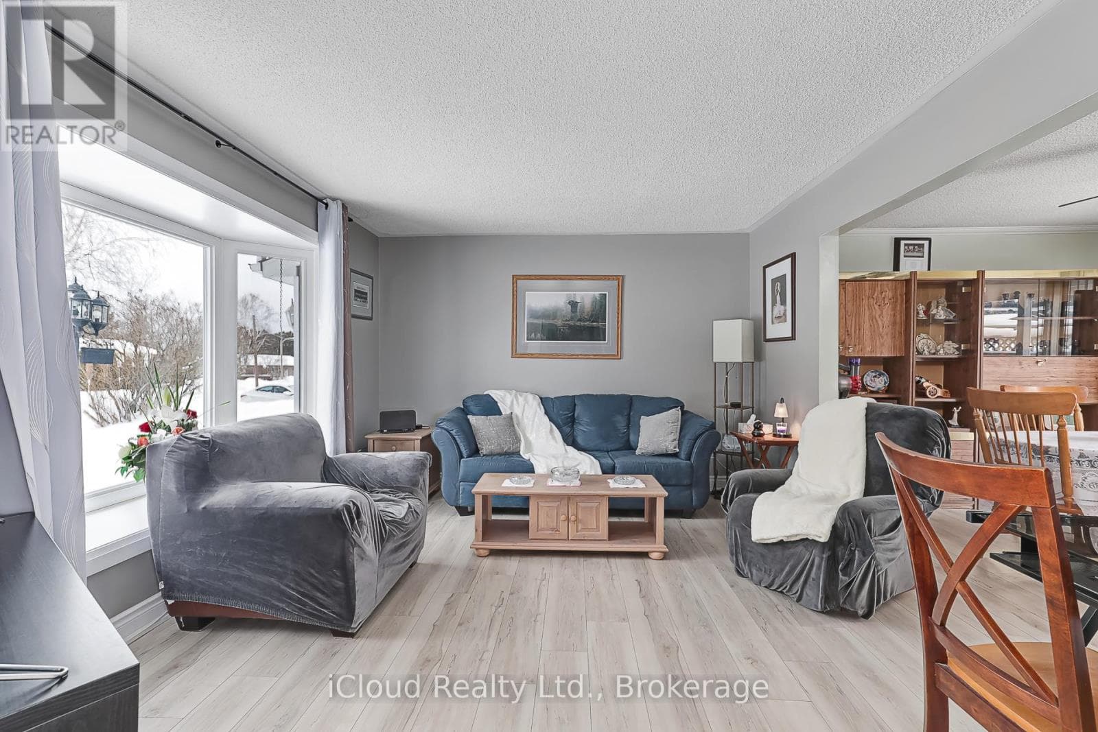 135 KING STREET photo 4