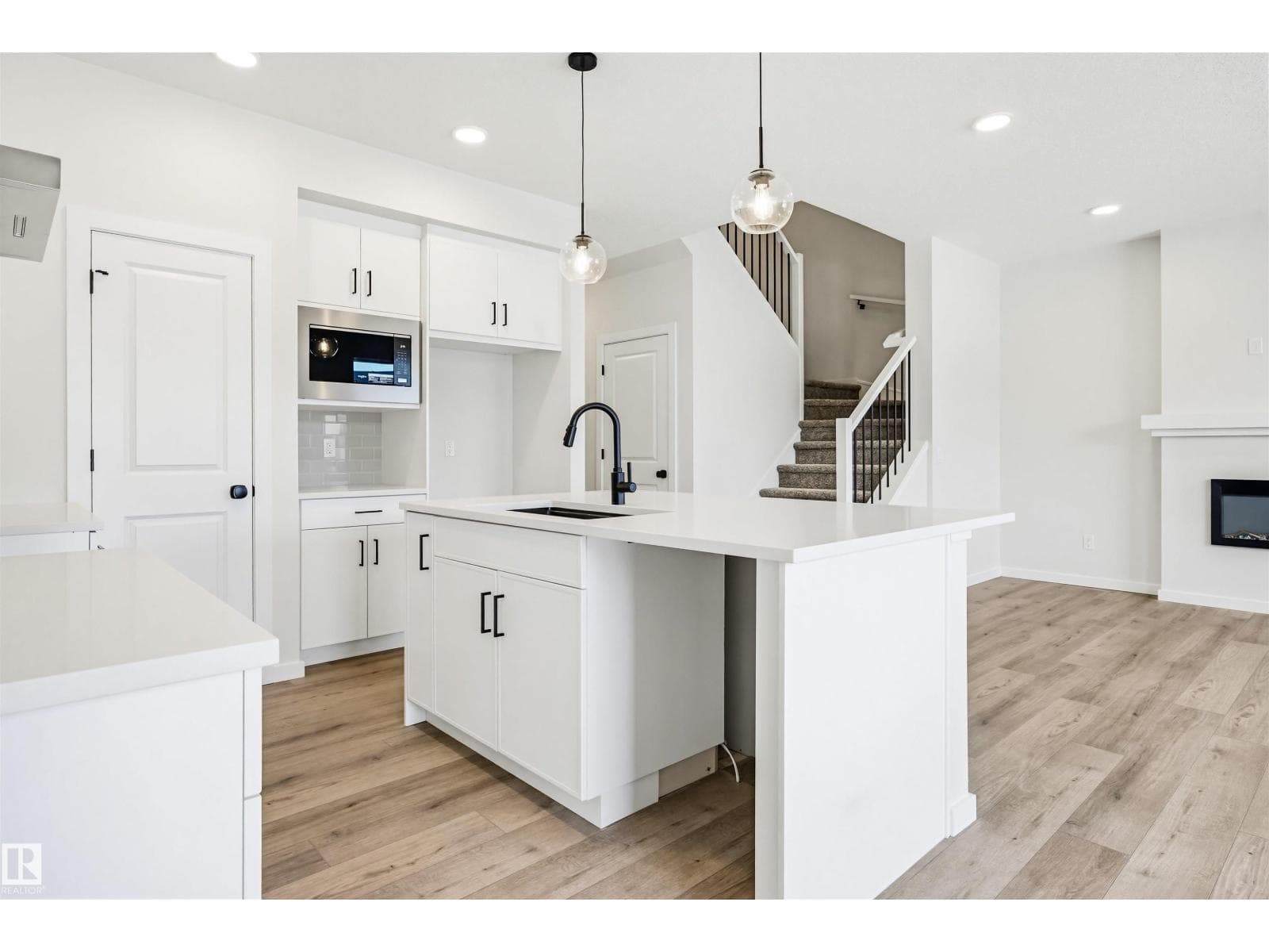 17351 3 ST NW photo 2