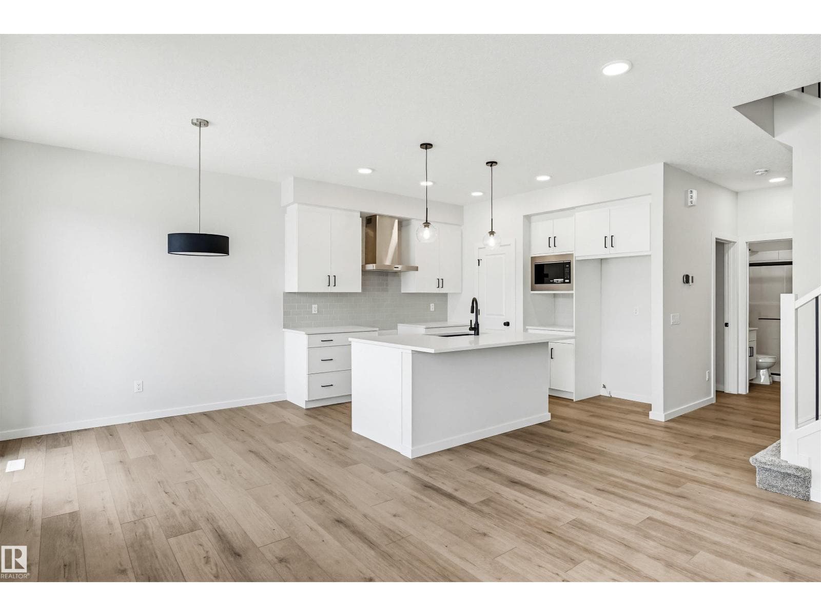 17351 3 ST NW photo 3