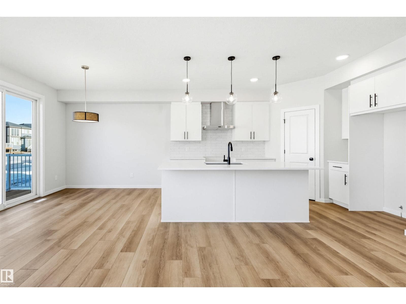 22812 82 AV NW photo 2