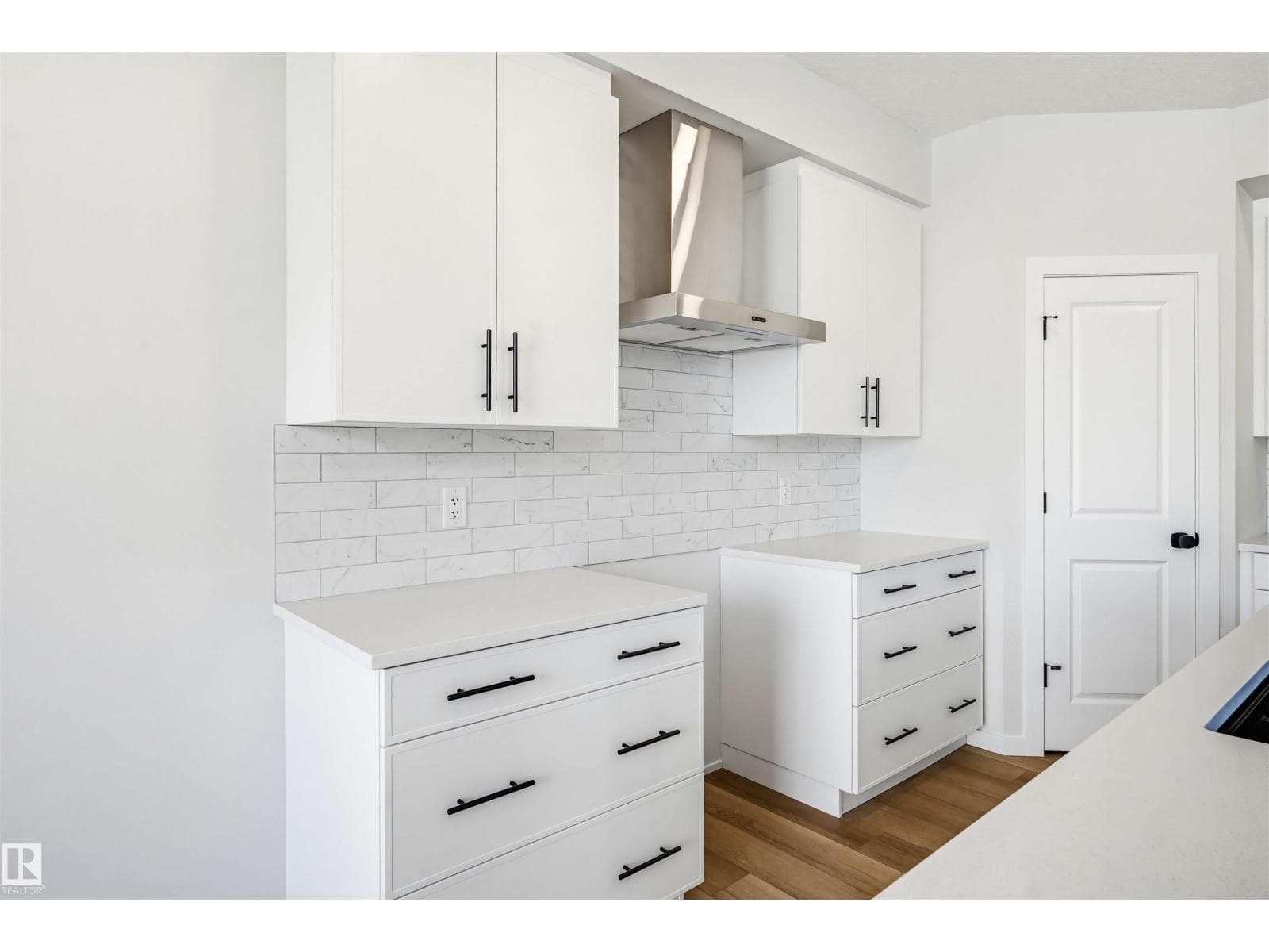 22812 82 AV NW photo 4