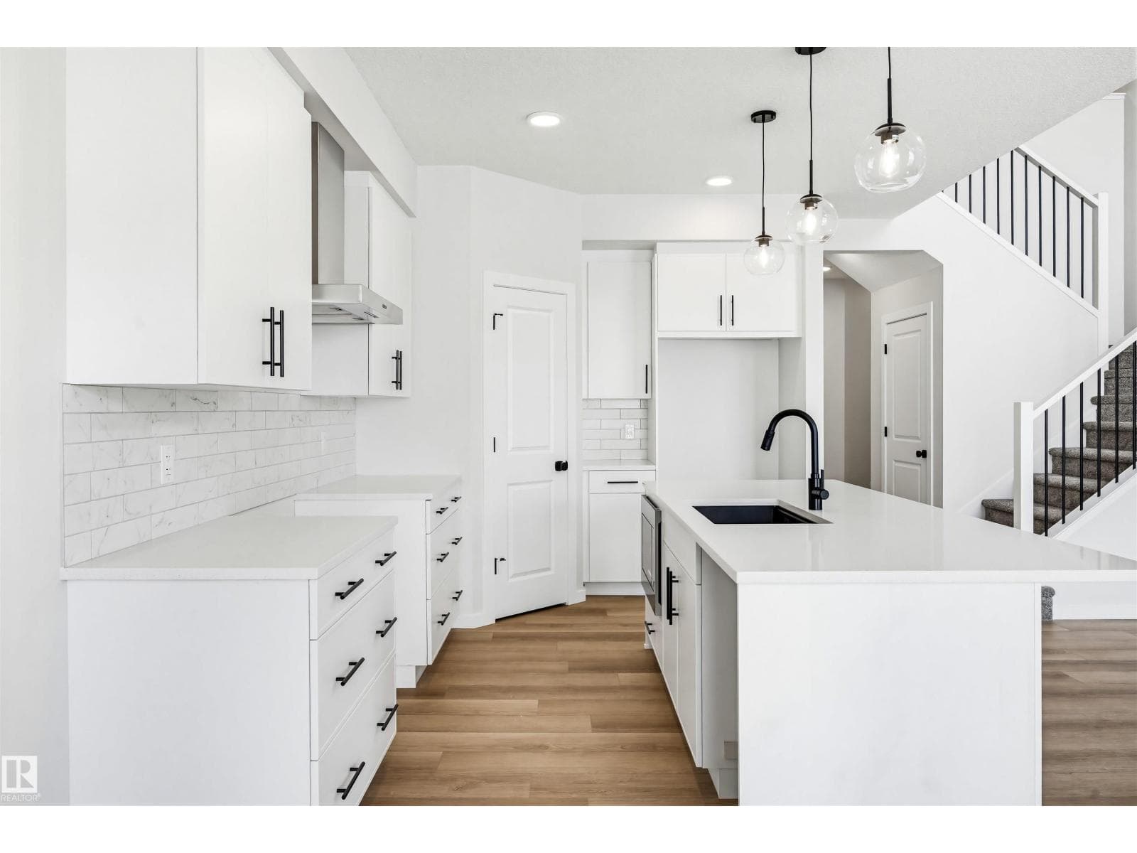 22812 82 AV NW photo 5