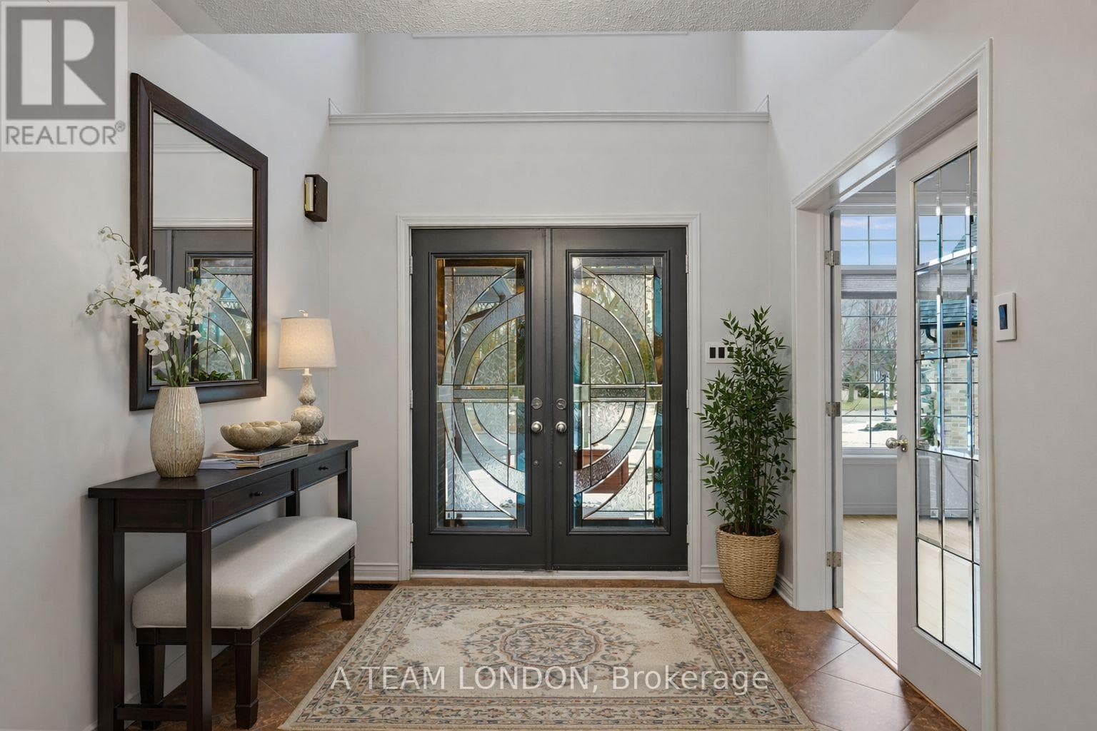 15 BAYSIDE COURT photo 4