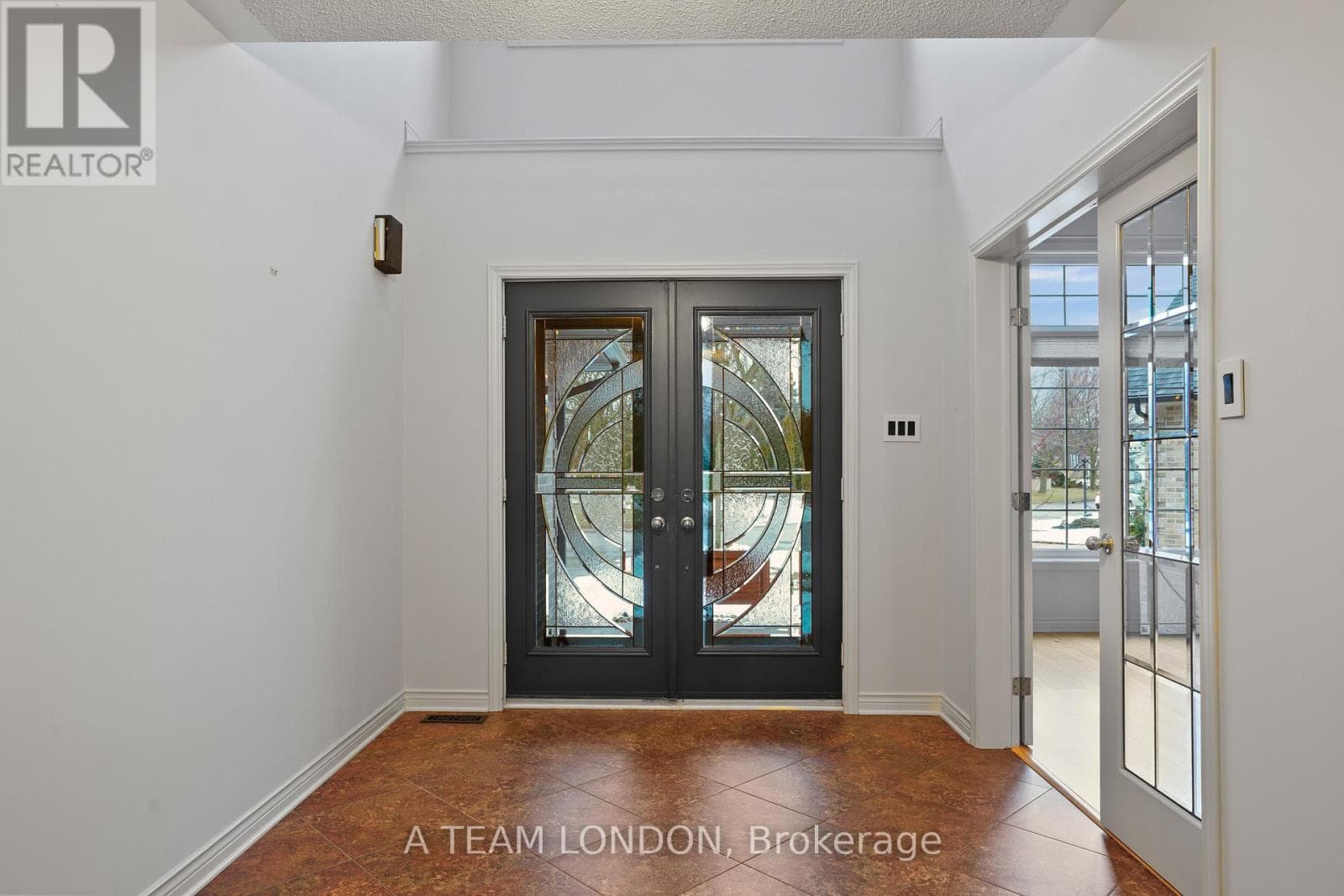 15 BAYSIDE COURT photo 5