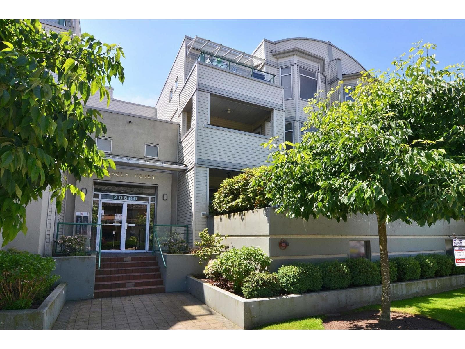 311 20680 56 AVENUE photo 4