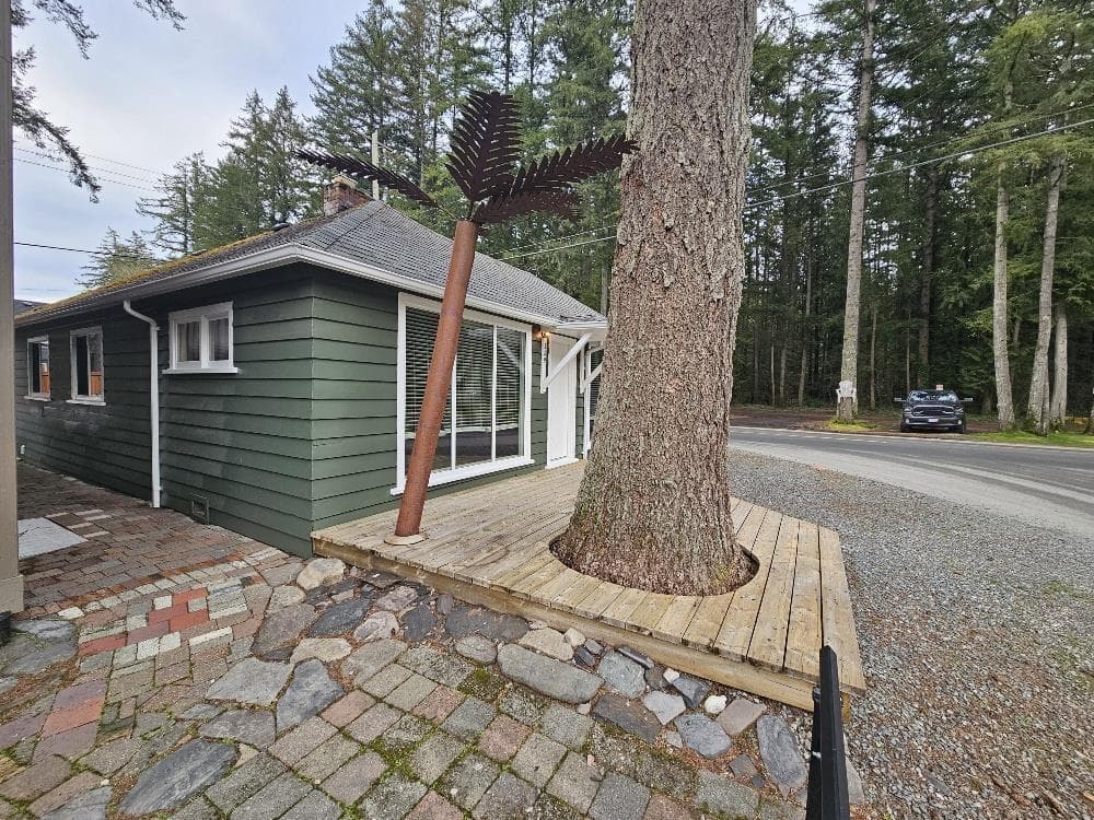 389 ALDER ST STREET, Cultus Lake North photo 2