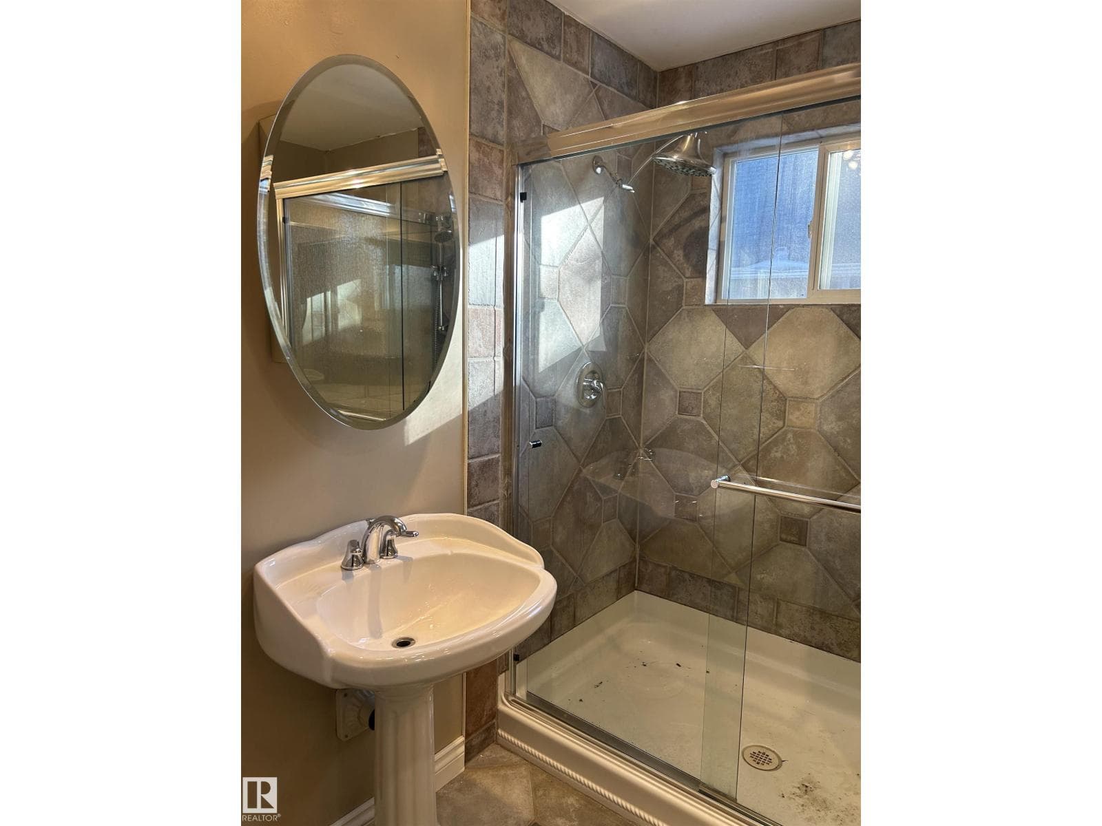 11243 125 Street NW photo 12