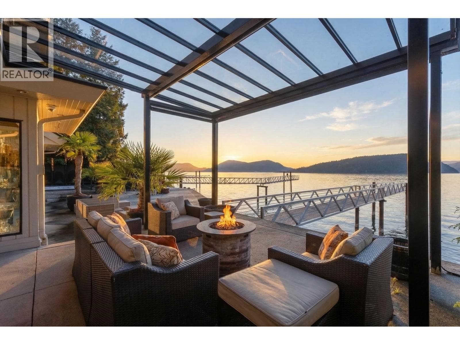 3 bed 4 bath single family at 2 STRACHAN POINT ROAD — $4,250,000
