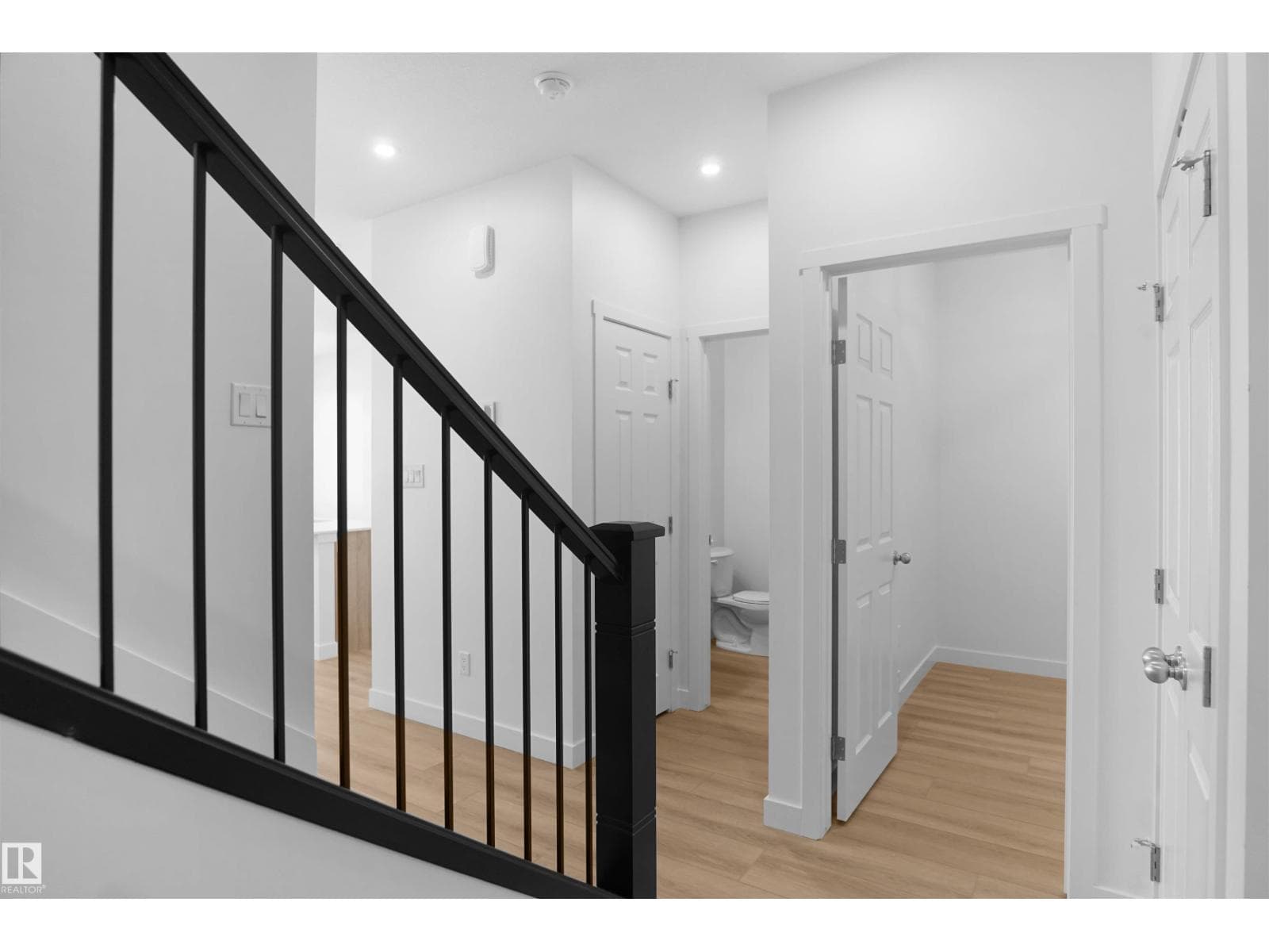 2128 210 ST NW photo 4