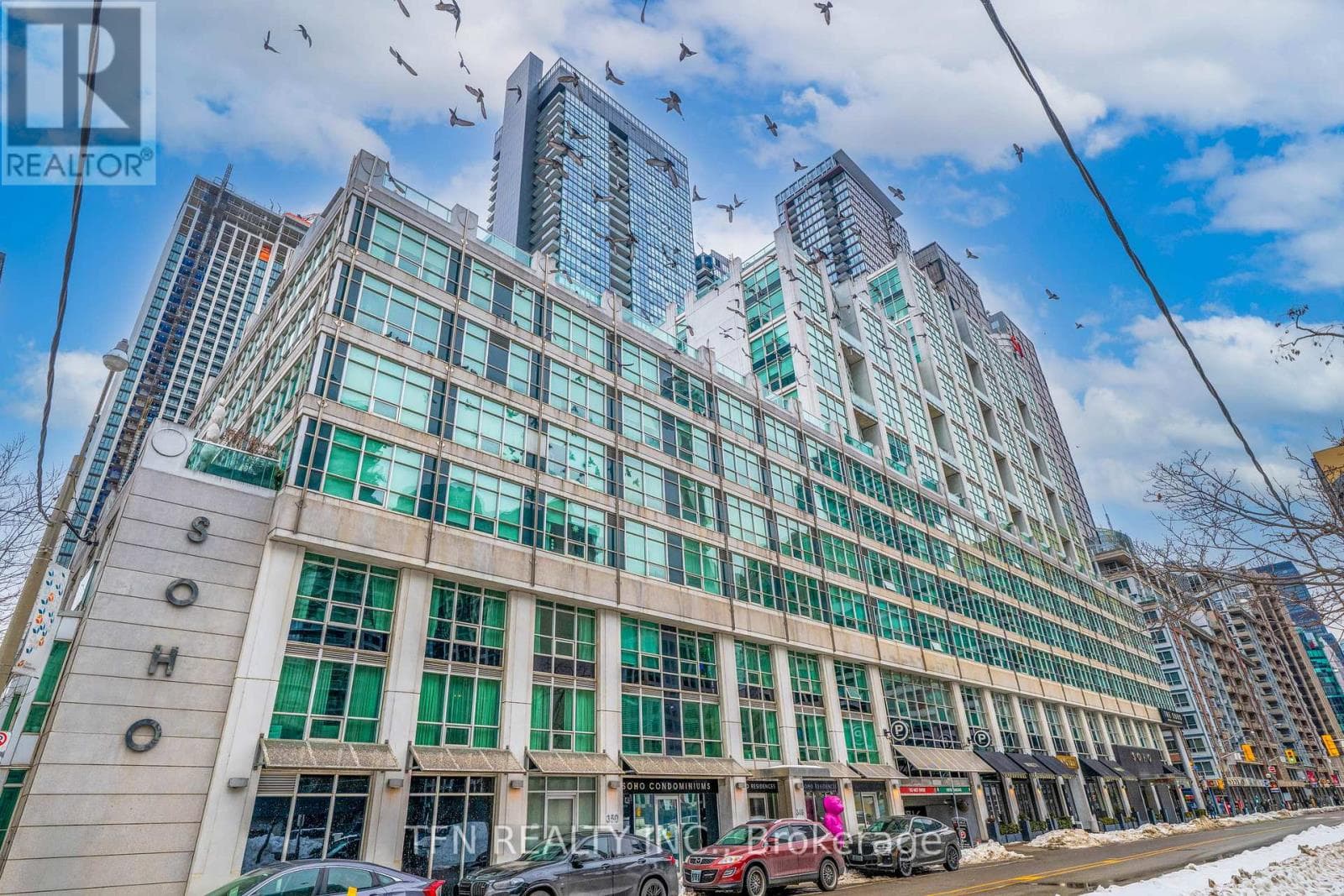 M22 - 350 WELLINGTON STREET W photo 2