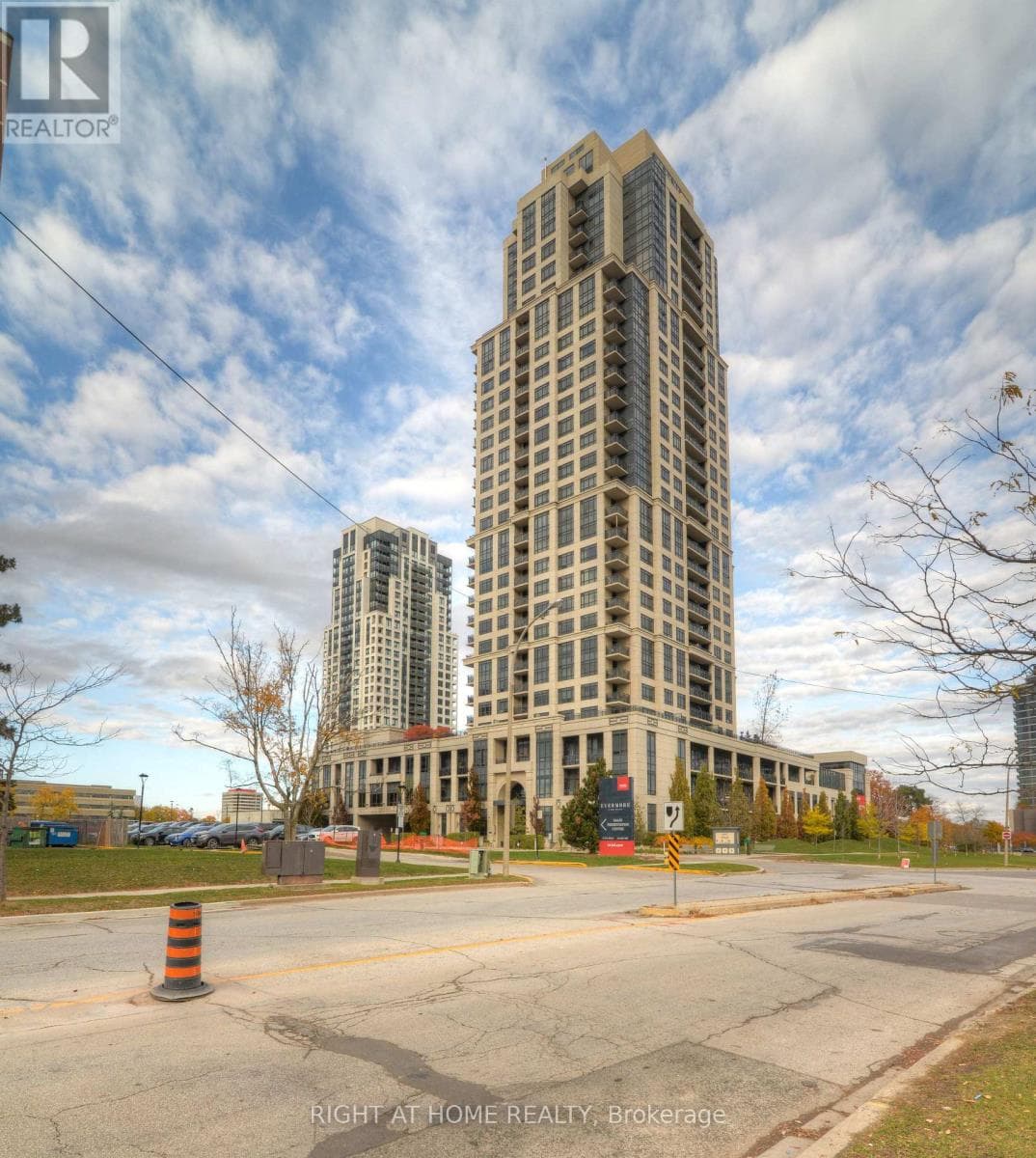 2101 - 6 EVA ROAD photo 2