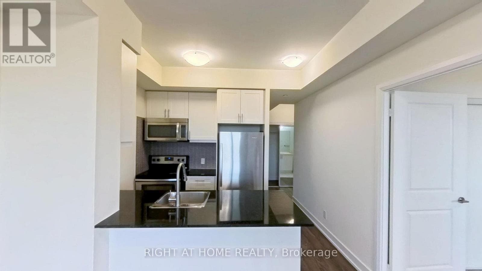 2101 - 6 EVA ROAD photo 5