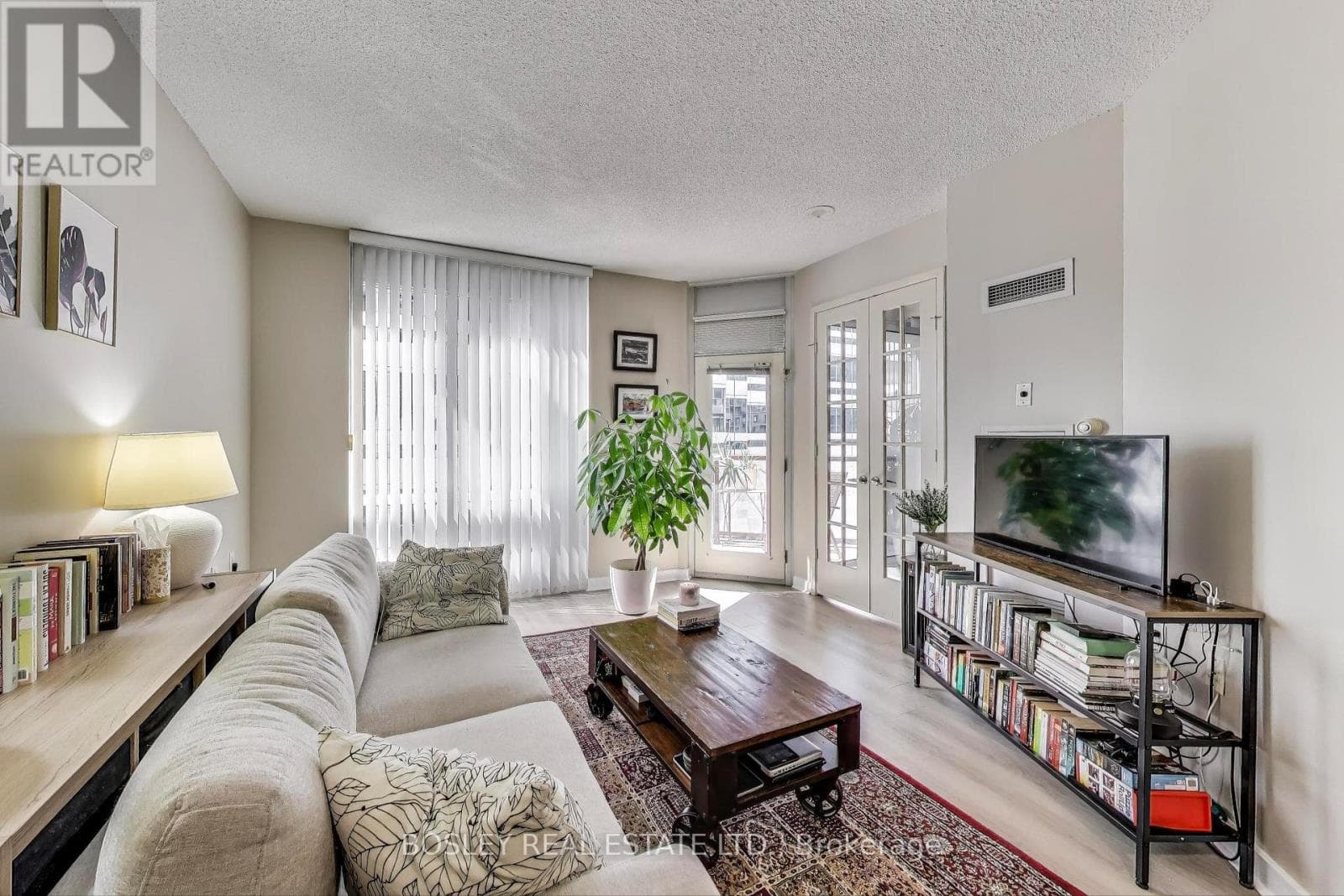 1 bed 1 bath single family at 1007 - 85 BLOOR STREET E — $529,900