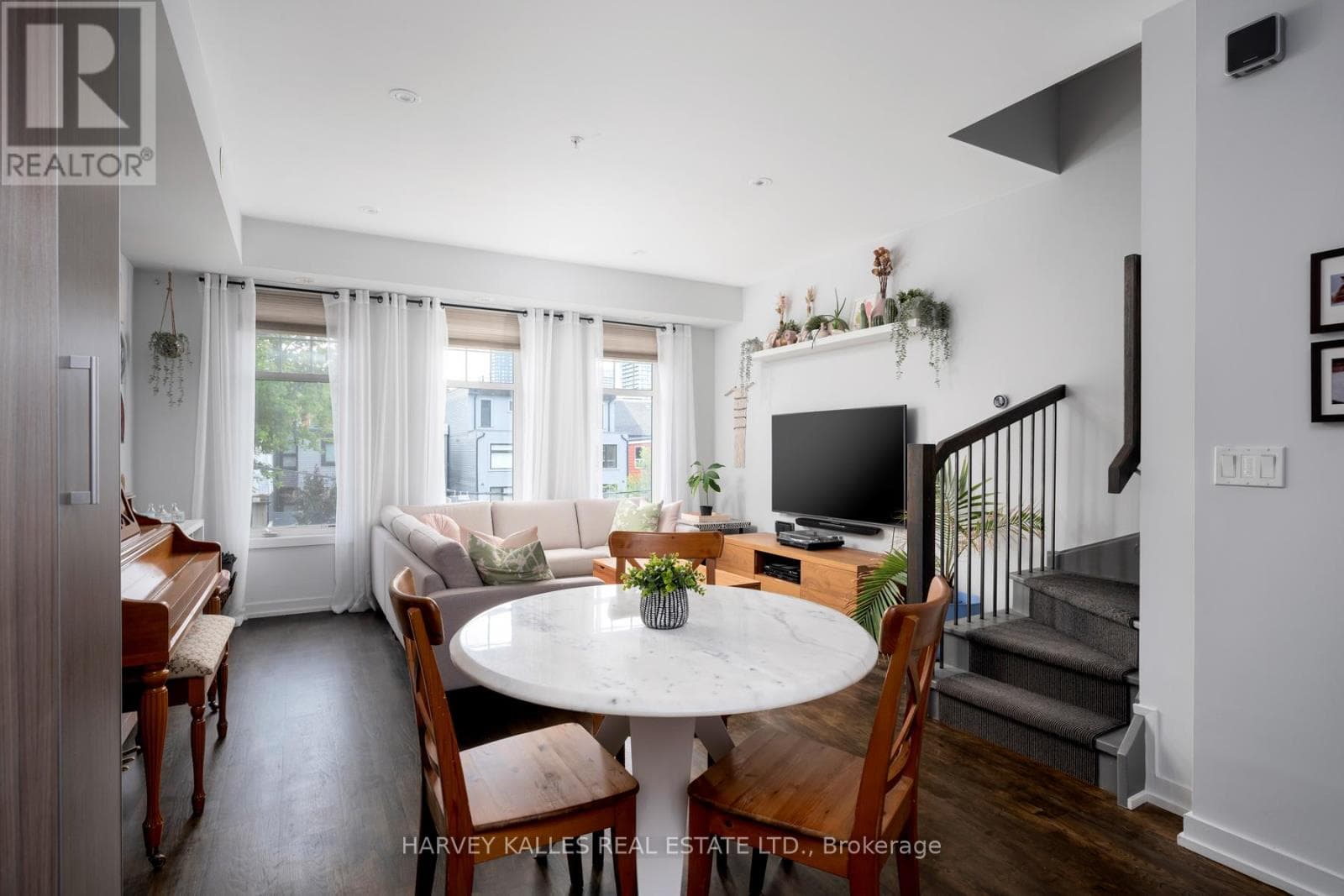 45 - 140 BROADVIEW AVENUE photo 4