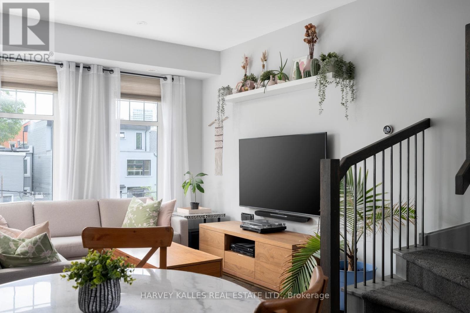 45 - 140 BROADVIEW AVENUE photo 5