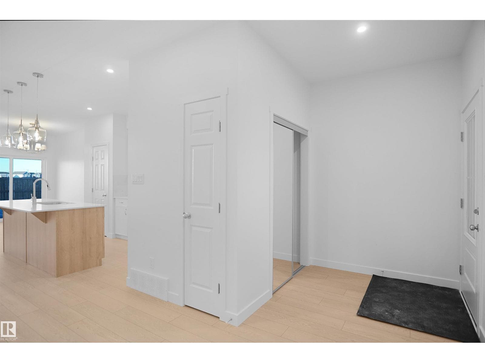 20940 16 AV NW photo 3