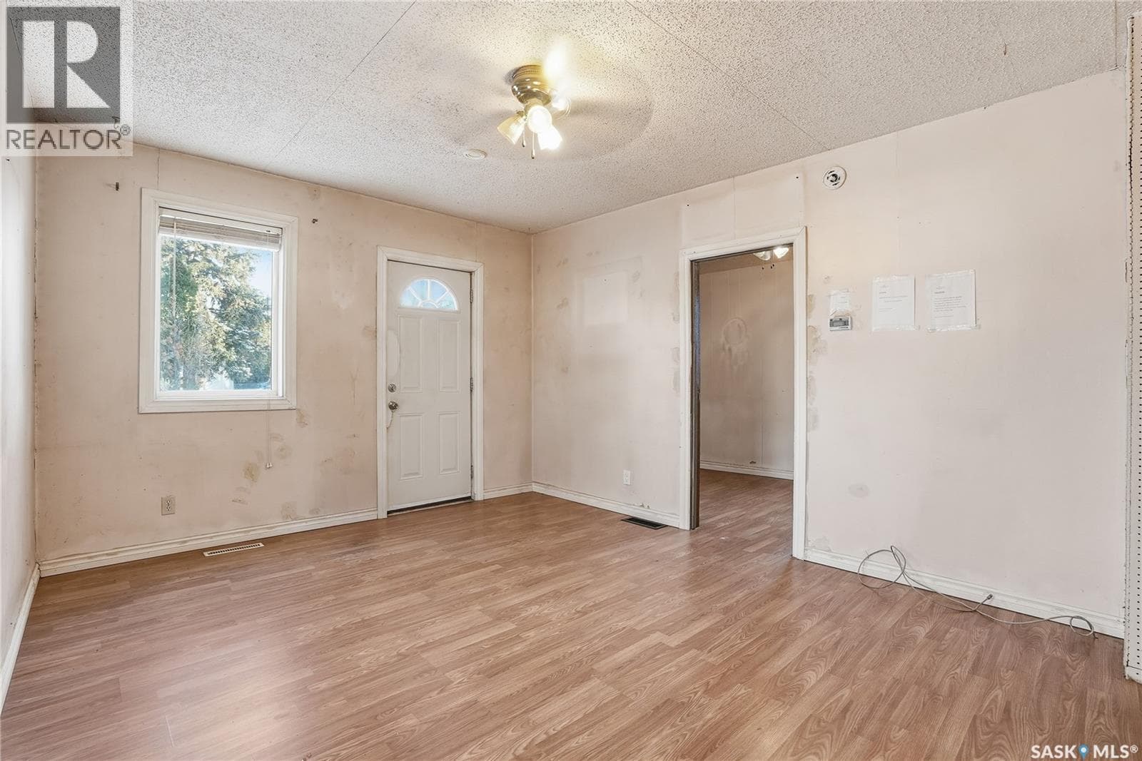 308 1st STREET E photo 3