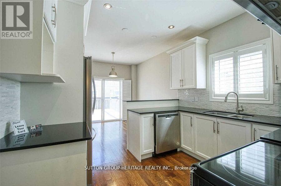52 WESSEX DRIVE photo 2
