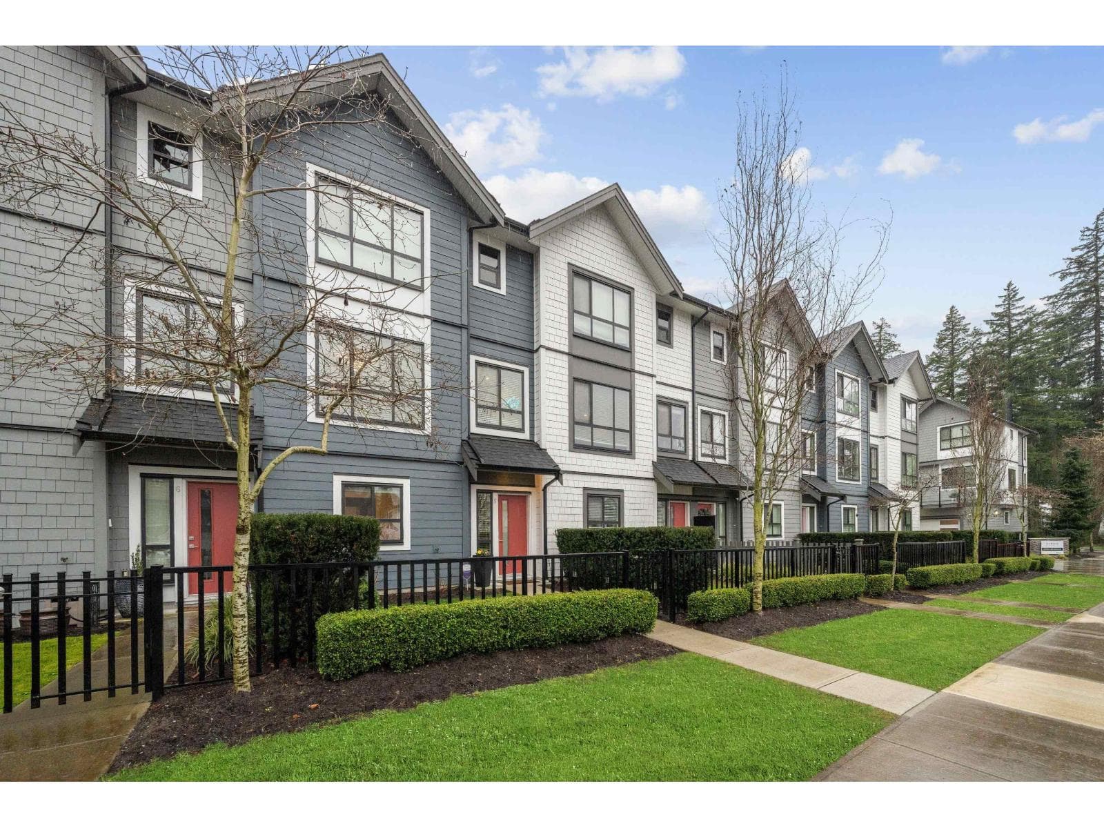5 16760 25 AVENUE photo 3
