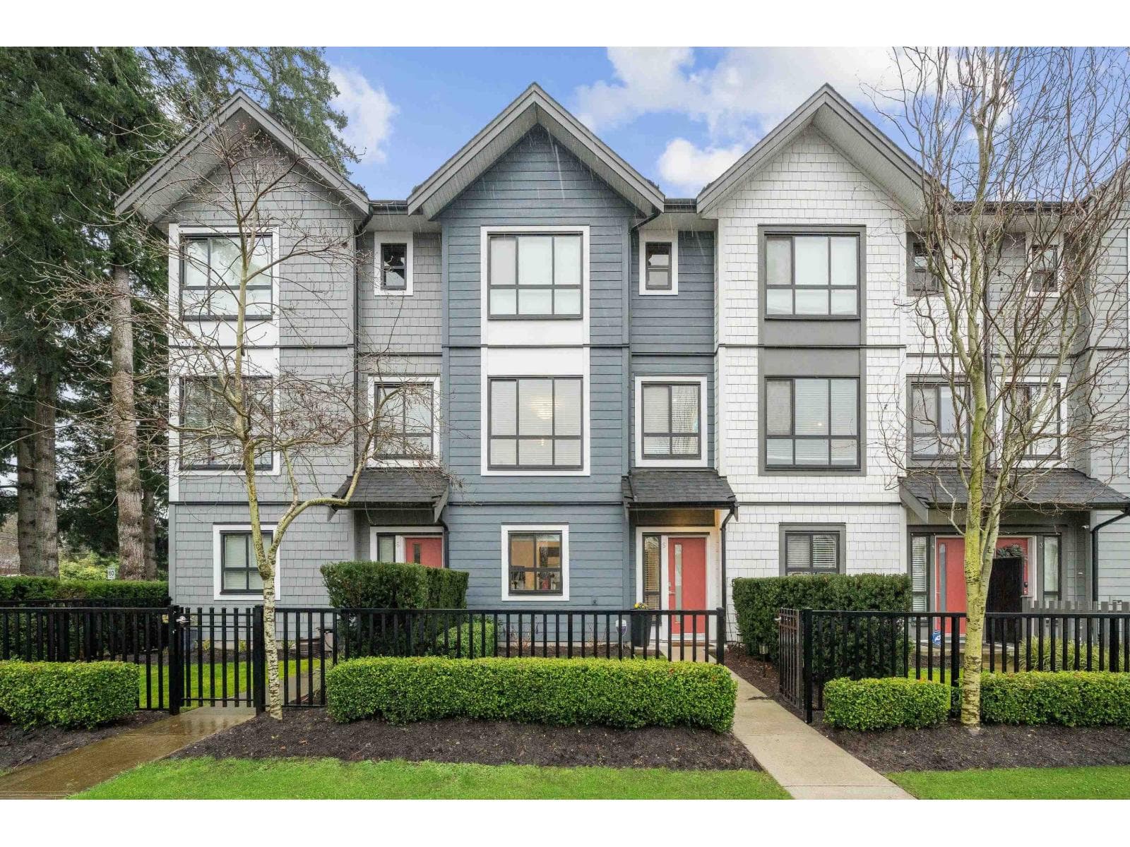5 16760 25 AVENUE photo 2