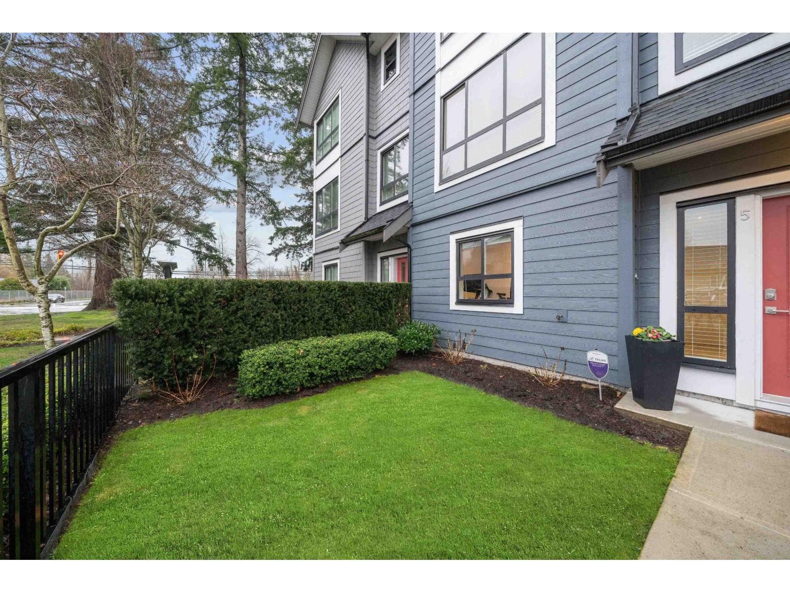 5 16760 25 AVENUE photo 5