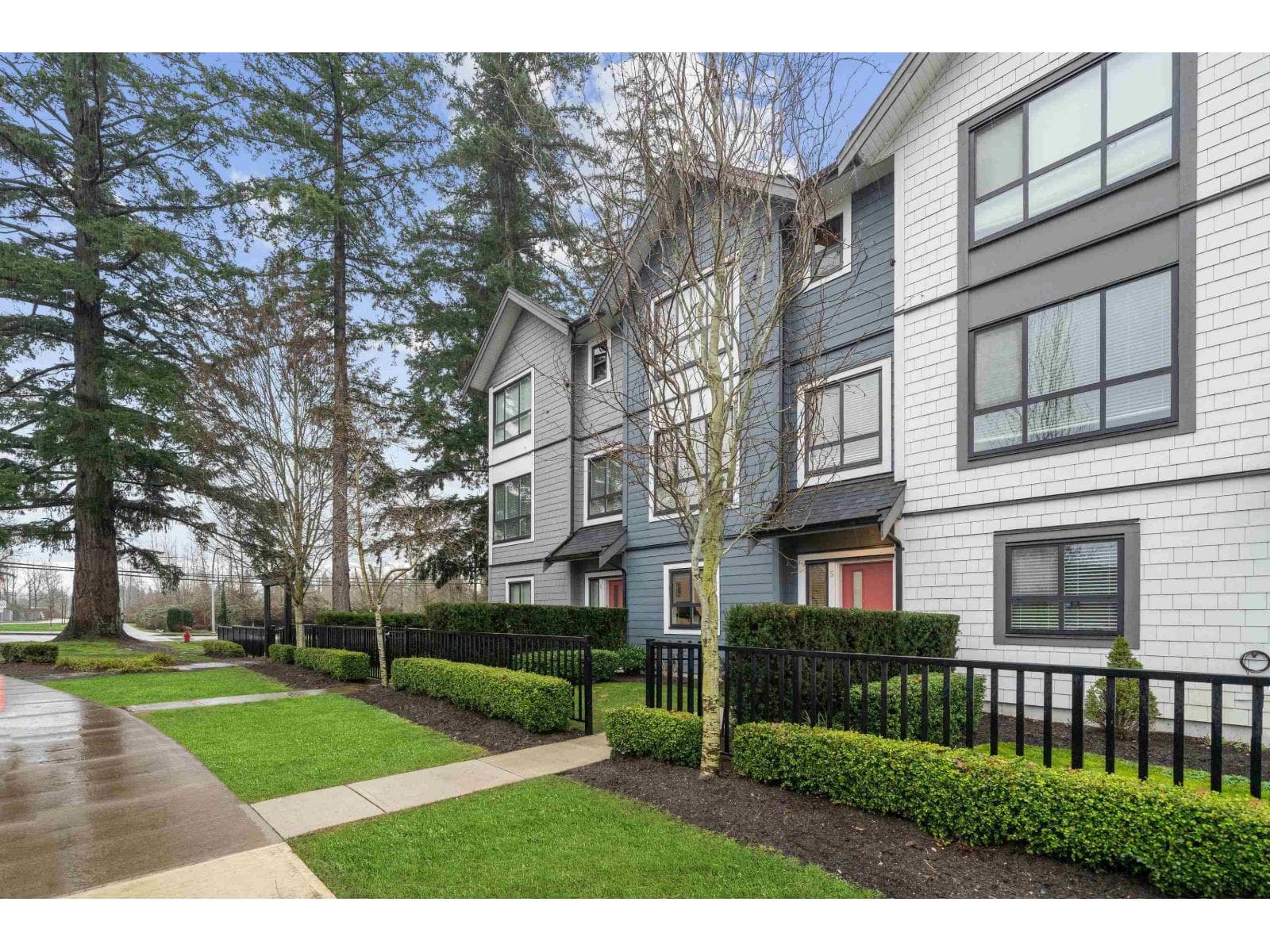 5 16760 25 AVENUE photo 4