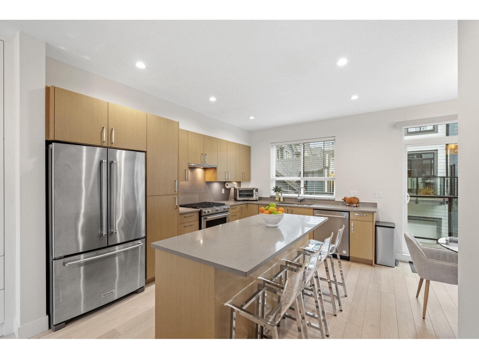 4 bed 4 bath single family at 5 16760 25 AVENUE — $999,000