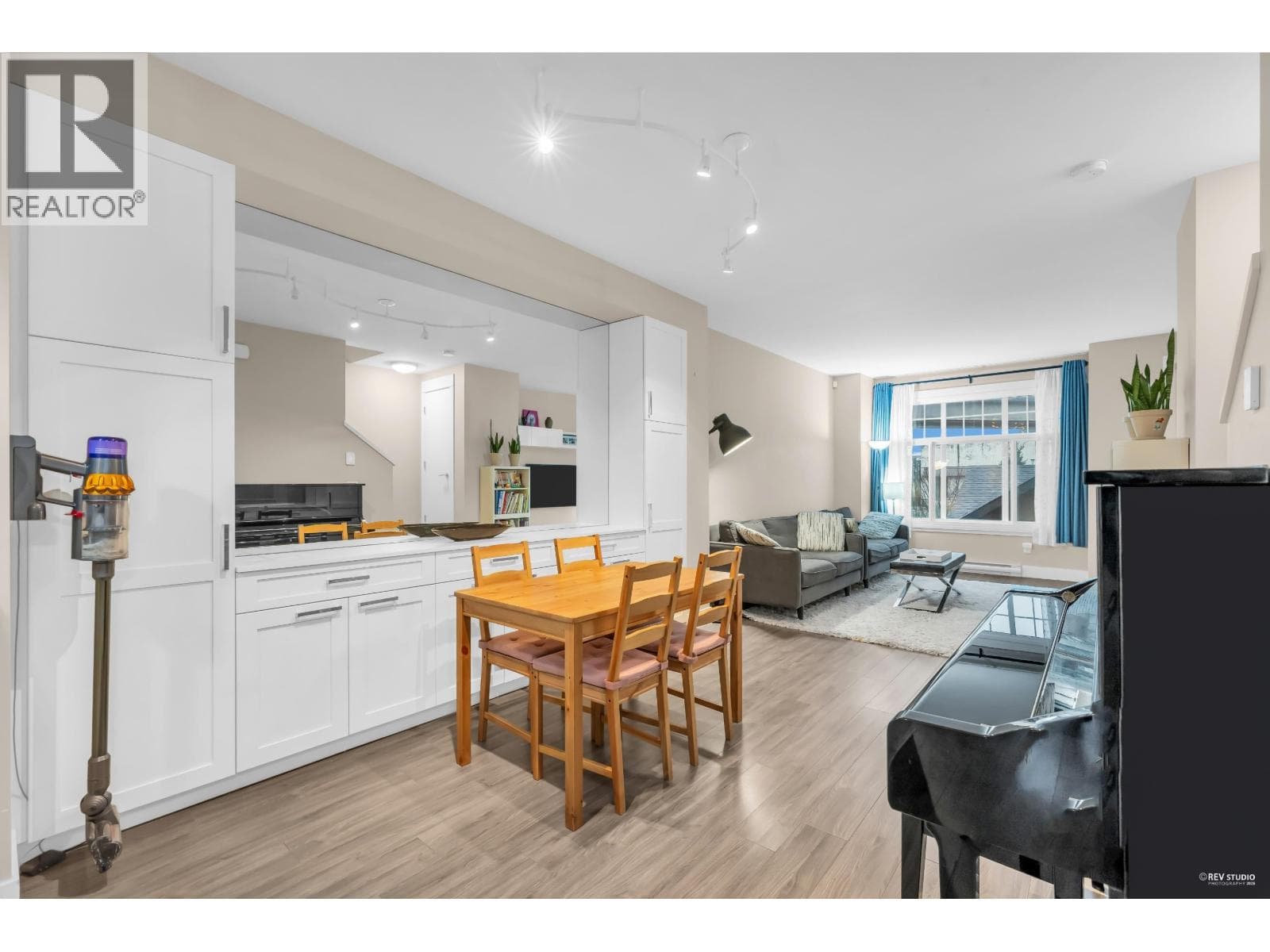 26 6088 BERESFORD STREET photo 5