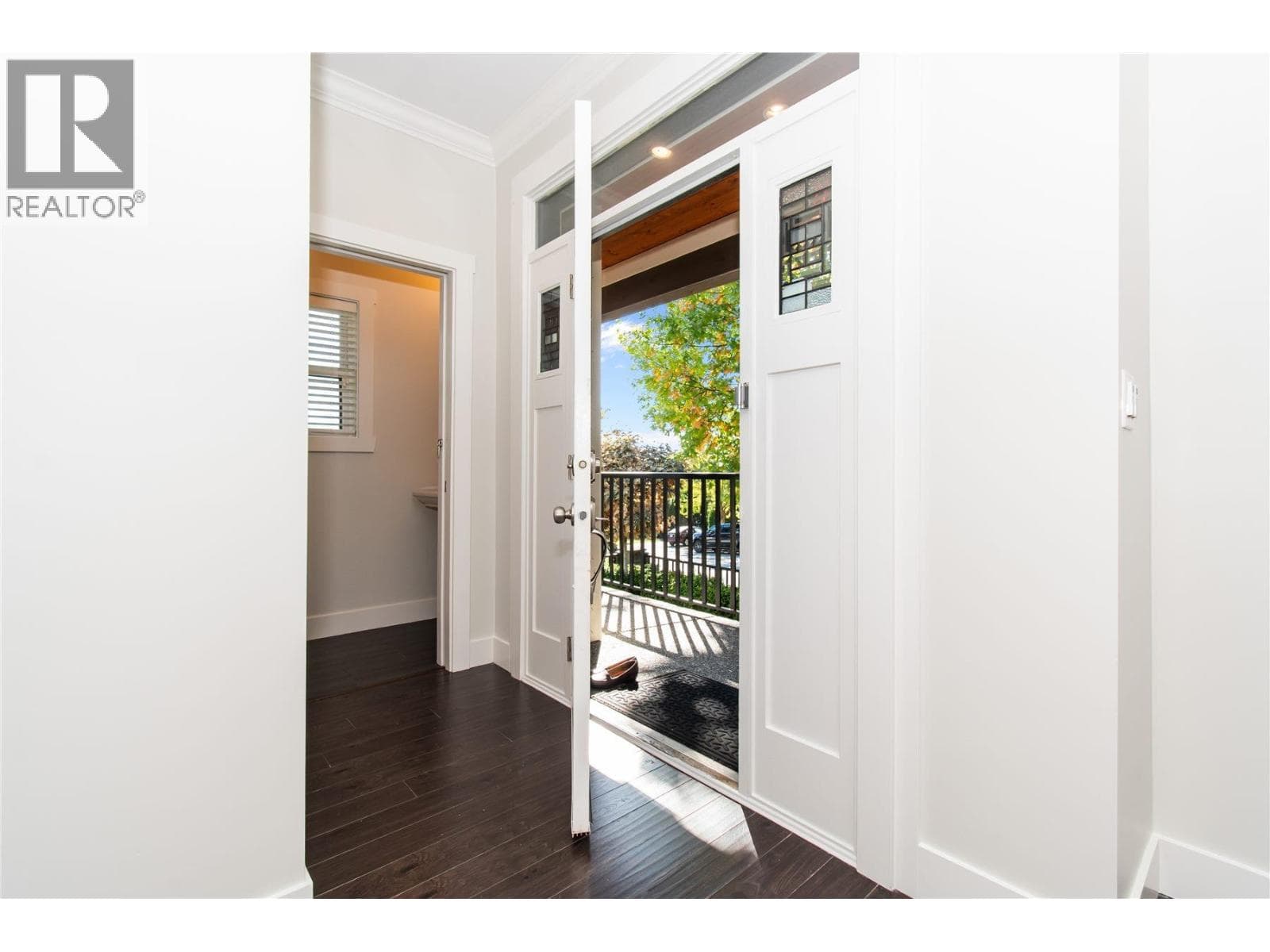 627 THIRTEENTH STREET photo 2